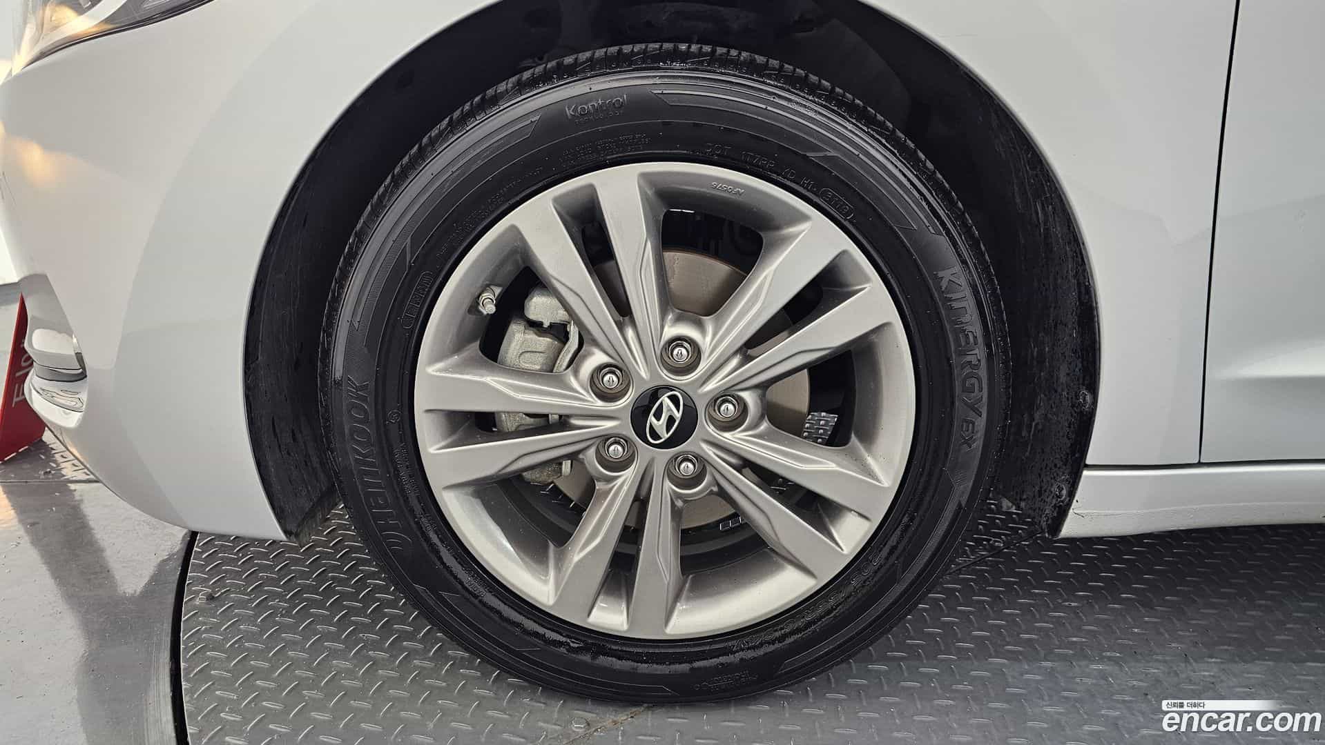 AVANTE Hyundai 2016.10-OUTER-005