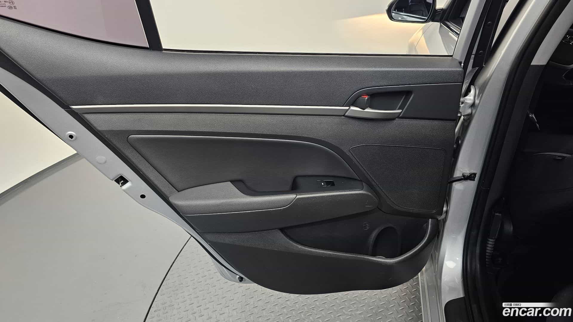 AVANTE Hyundai 2016.10-INNER-035