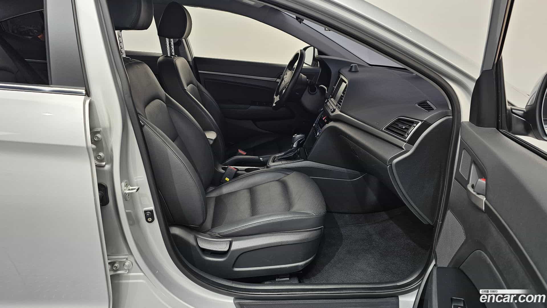 AVANTE Hyundai 2016.10-INNER-036