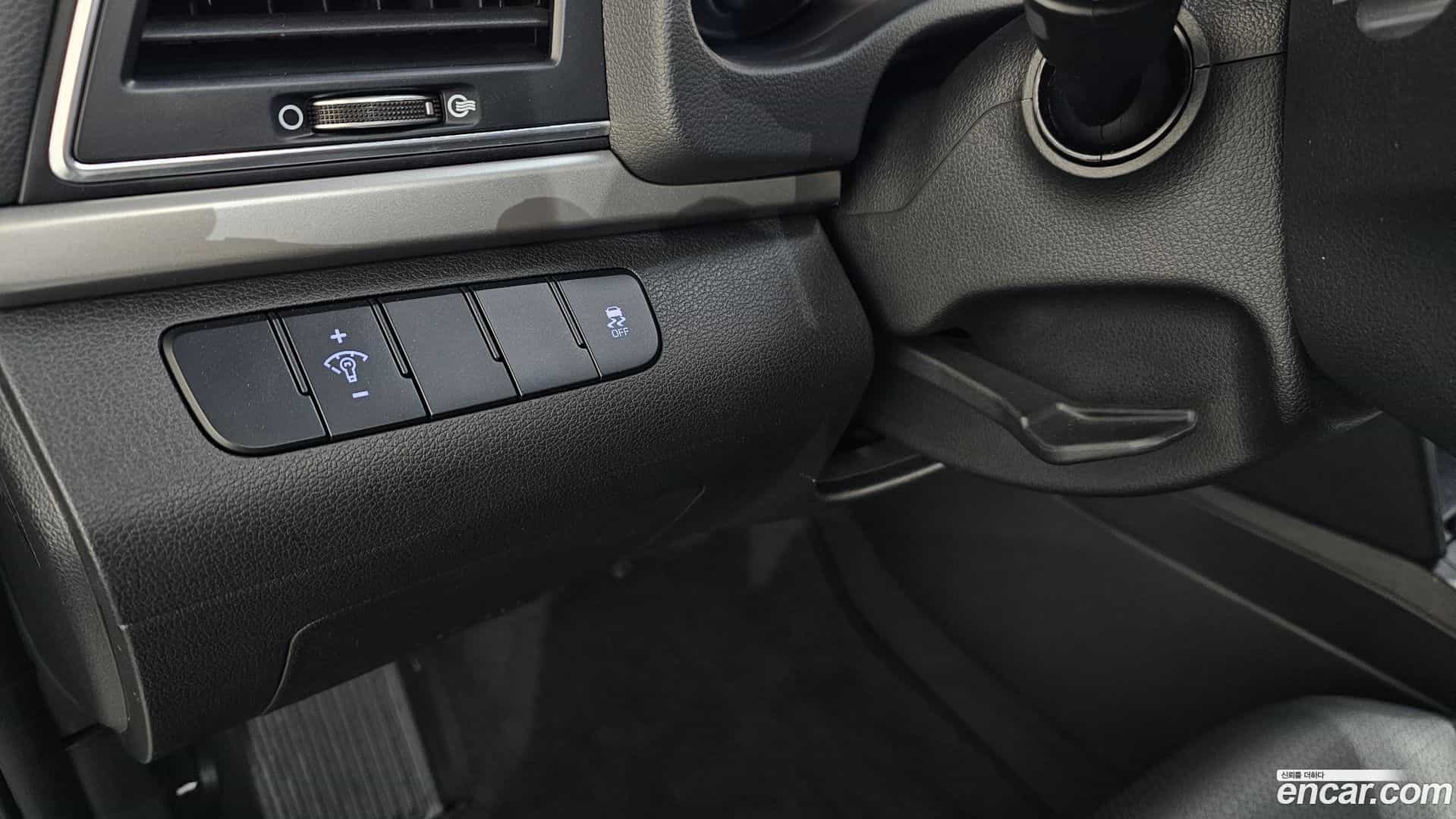 AVANTE Hyundai 2016.10-OPTION-040
