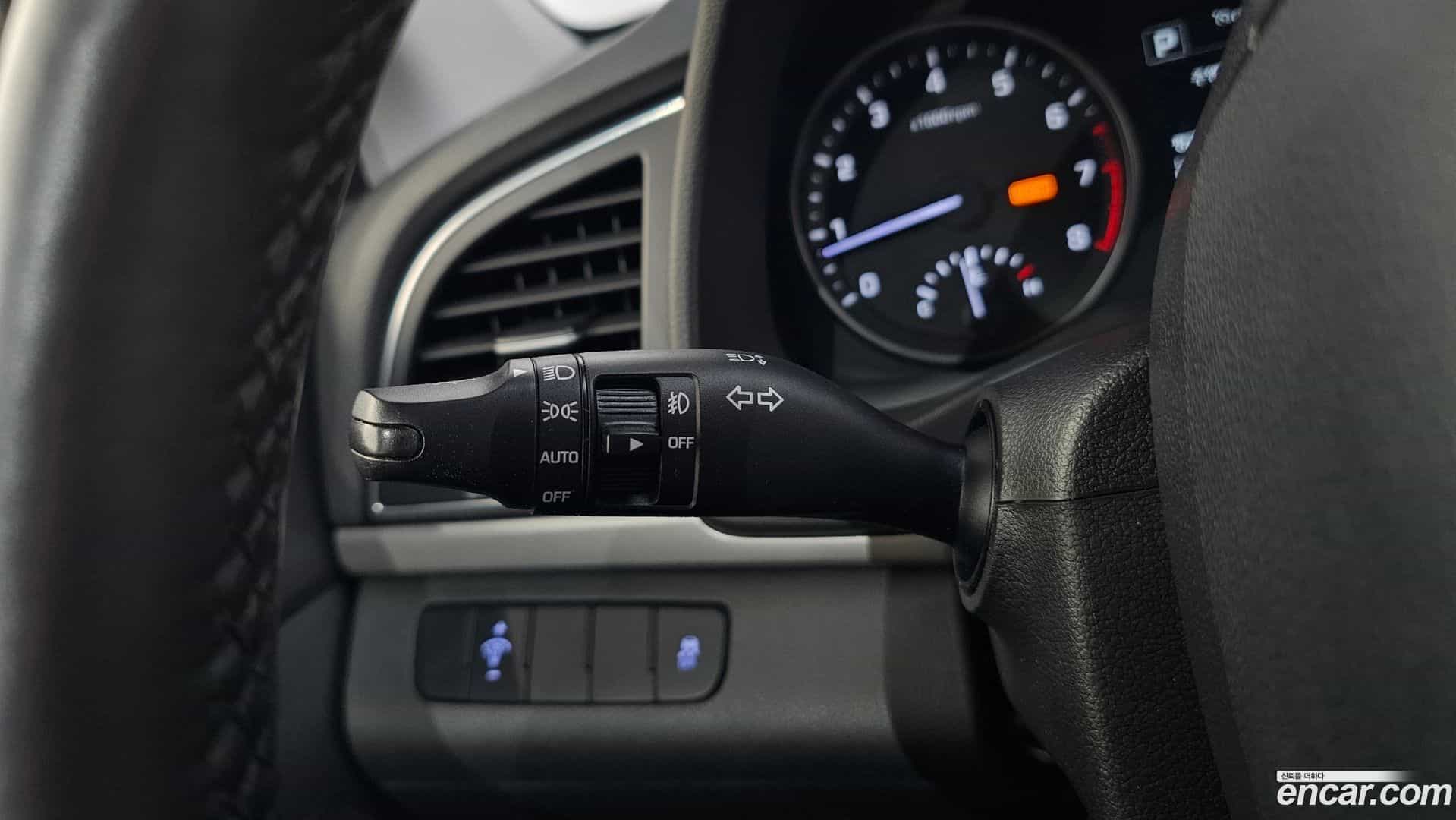 AVANTE Hyundai 2016.10-OPTION-042