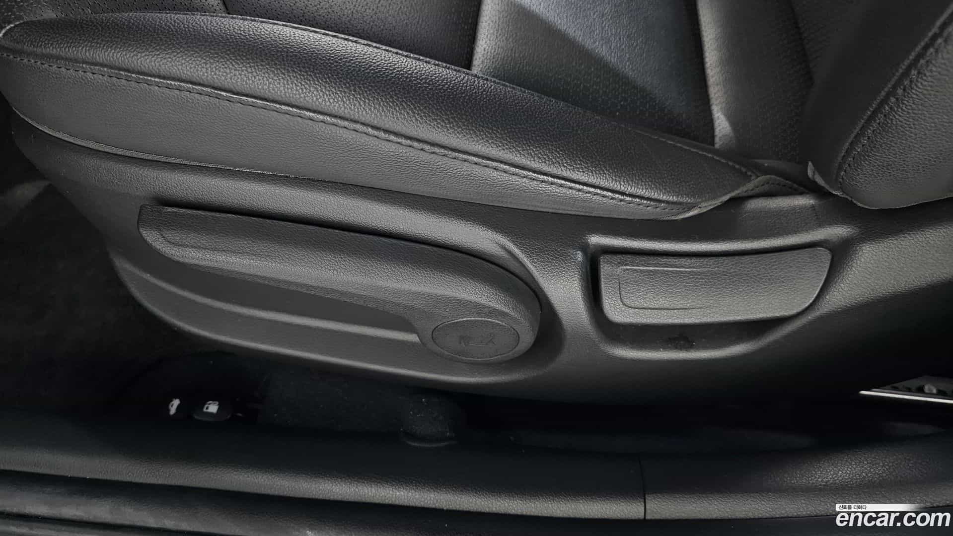 AVANTE Hyundai 2016.10-OPTION-044