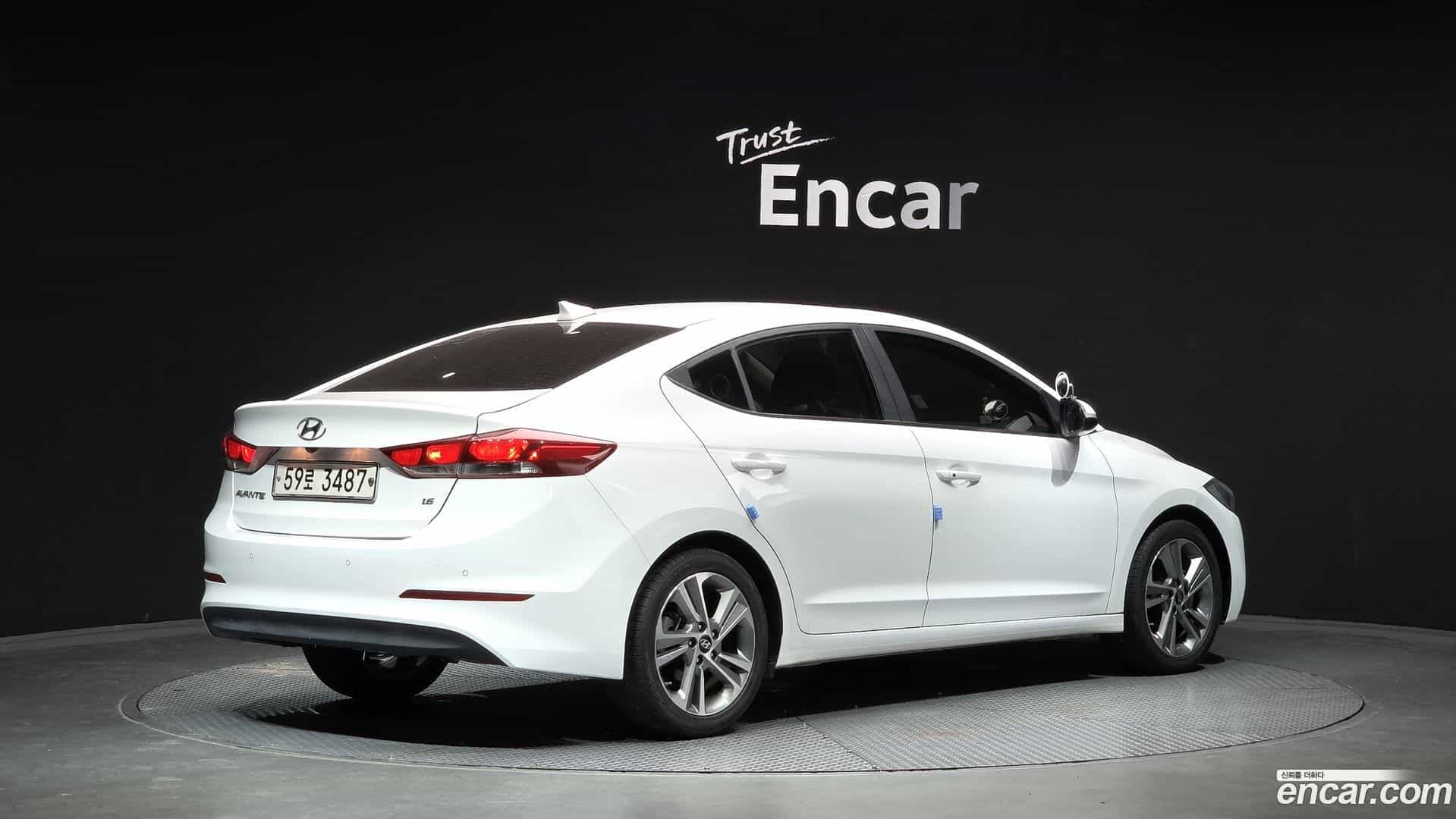 AVANTE Hyundai 2018.7-OUTER-002