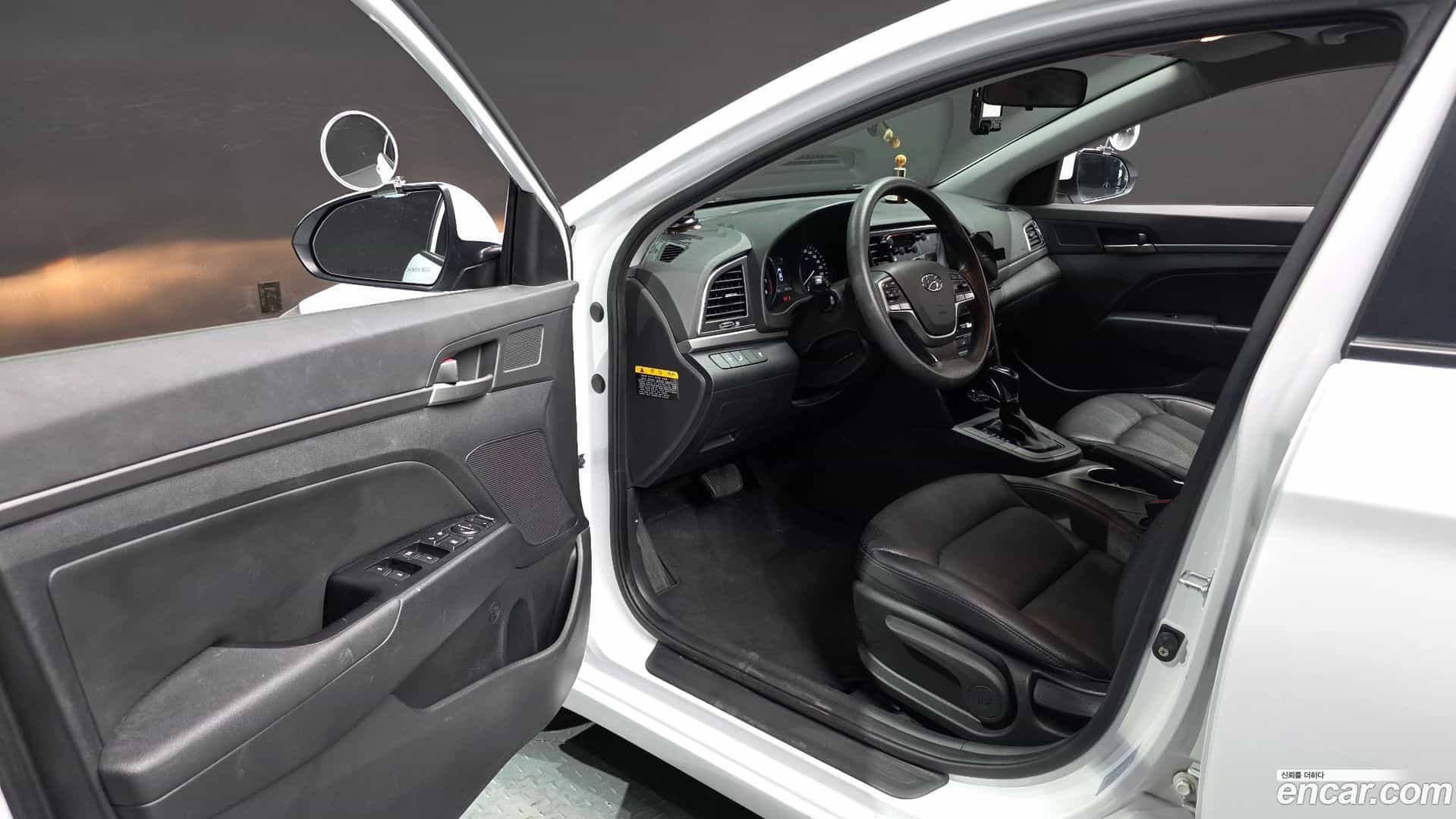 AVANTE Hyundai 2018.7-INNER-010