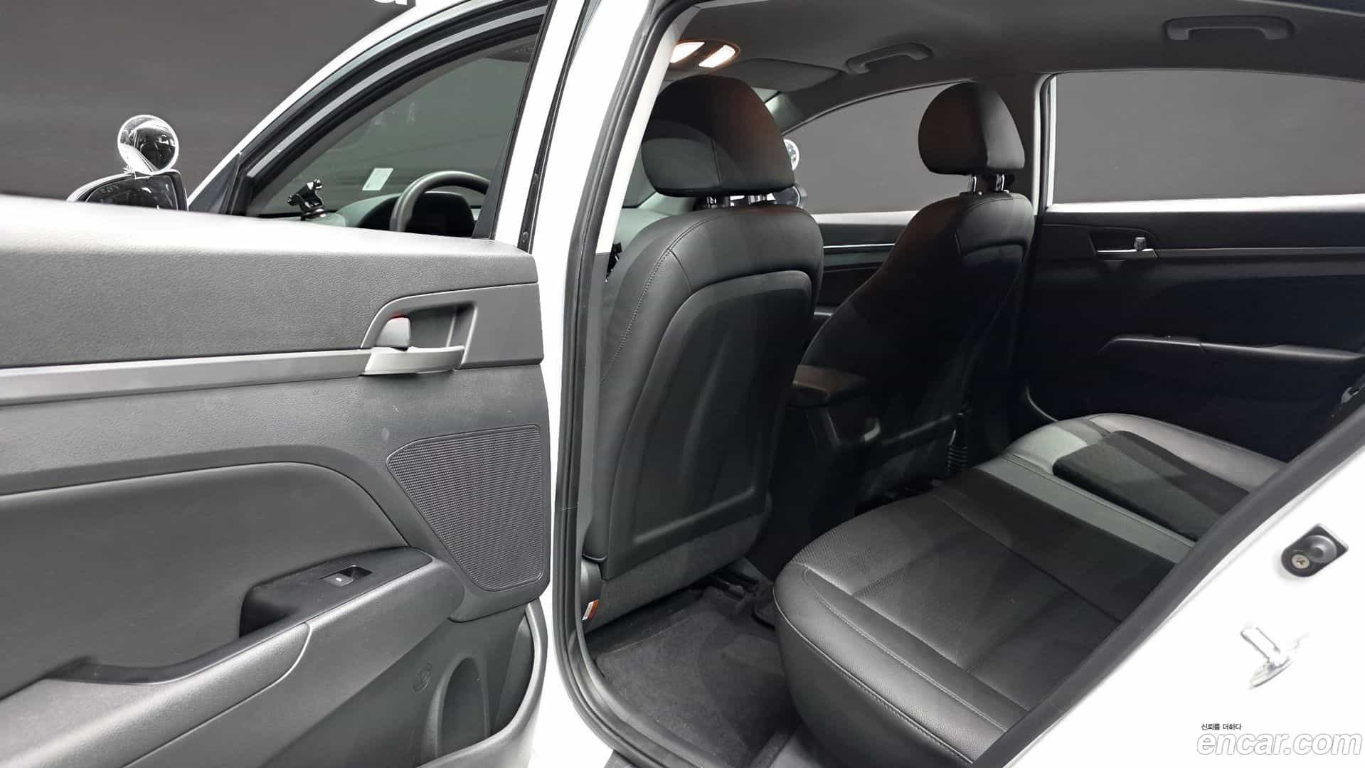 AVANTE Hyundai 2018.7-OPTION-015