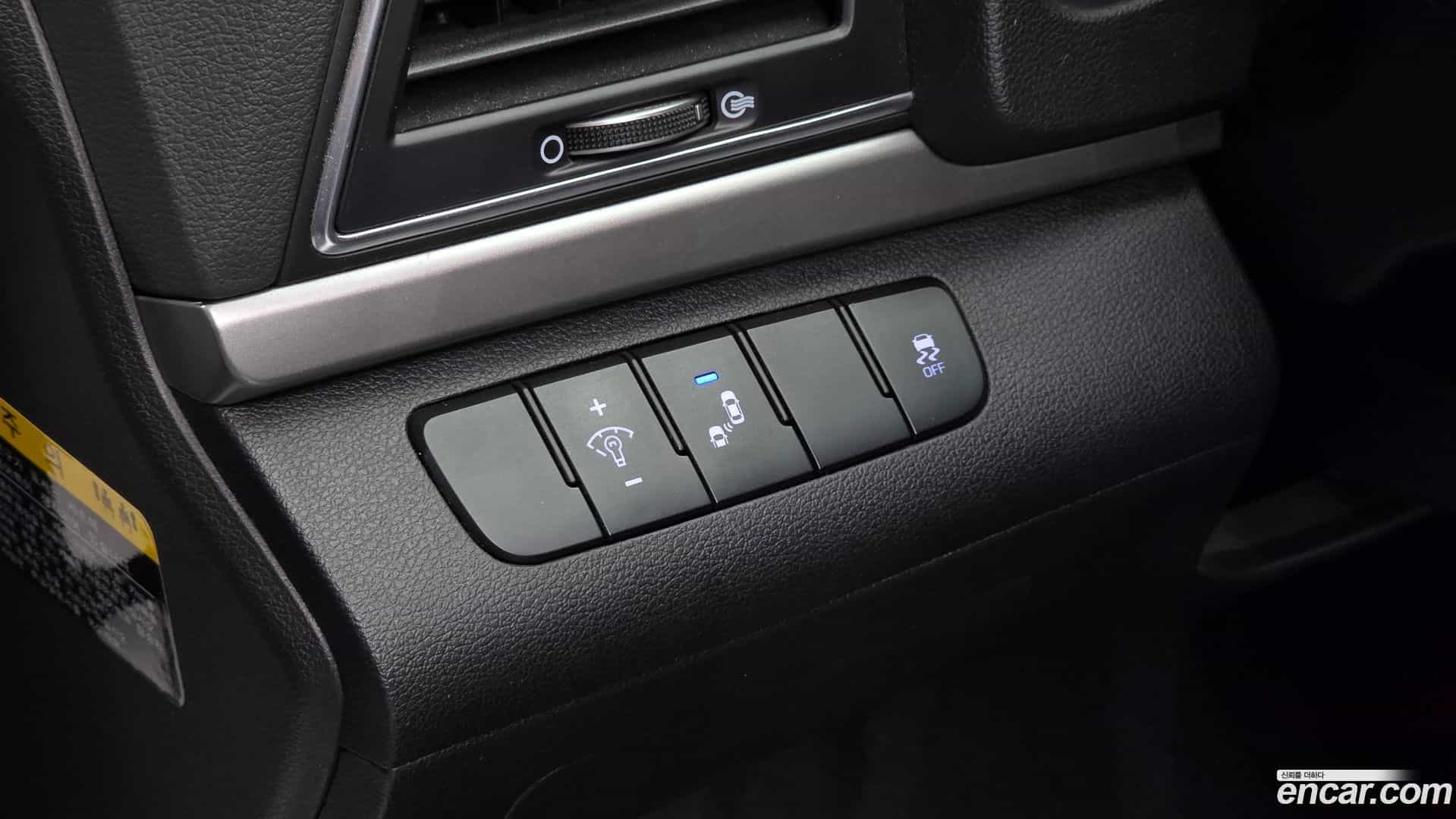 AVANTE Hyundai 2018.7-OPTION-019