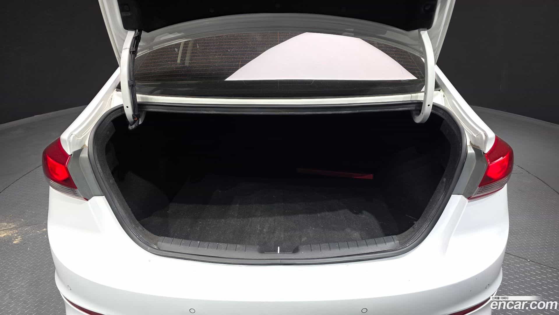 AVANTE Hyundai 2018.7-OPTION-024