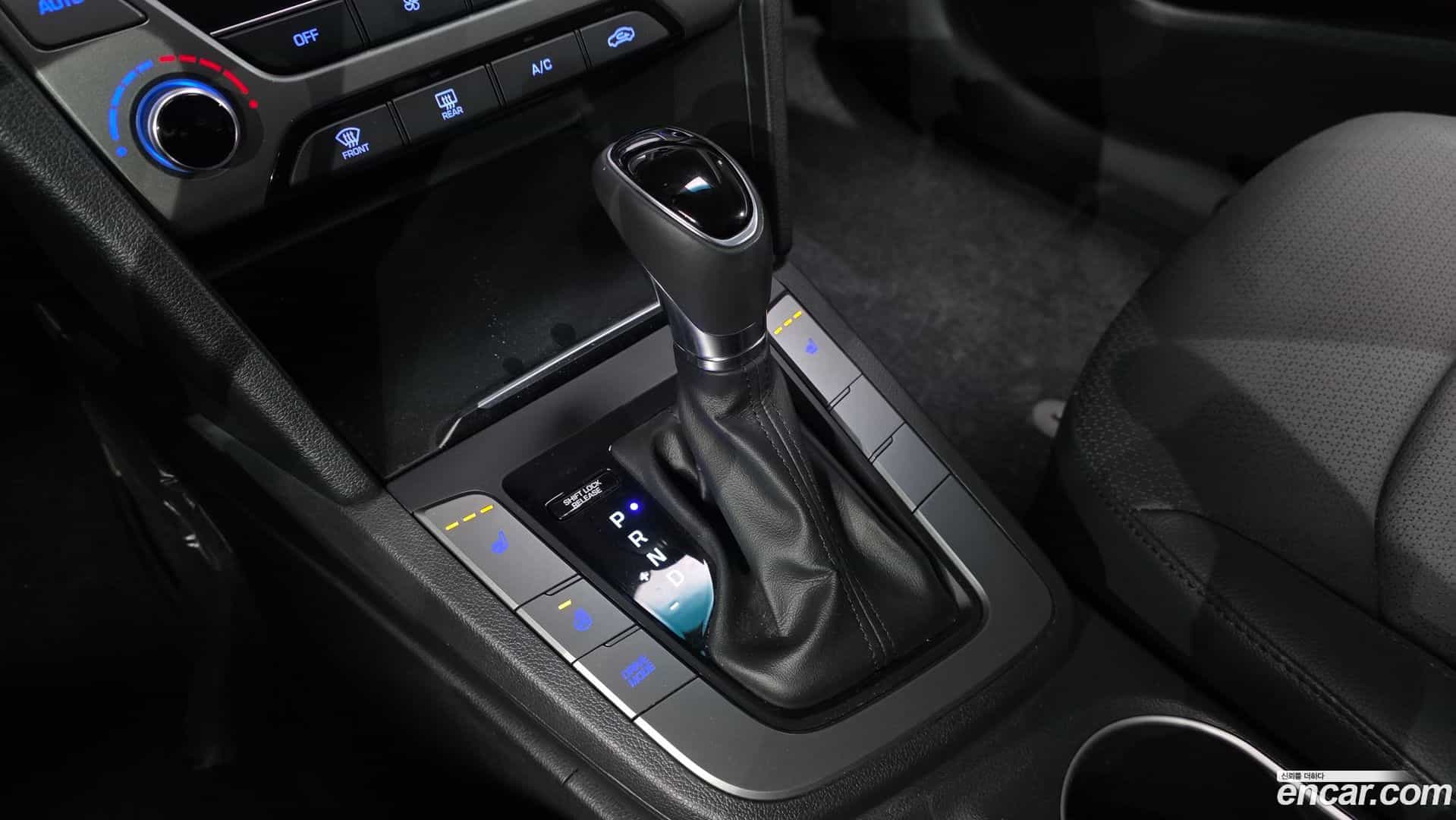 AVANTE Hyundai 2016.8-INNER-009