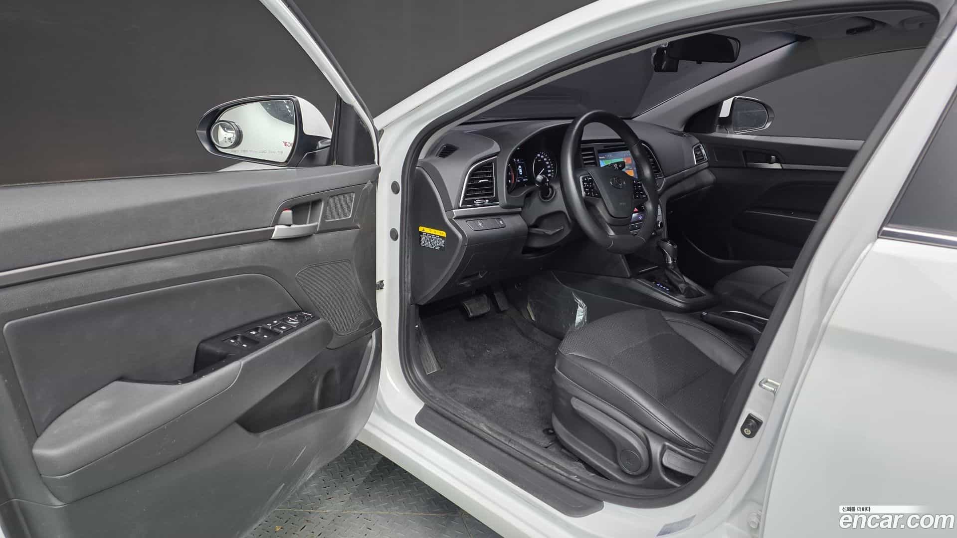 AVANTE Hyundai 2016.8-INNER-010