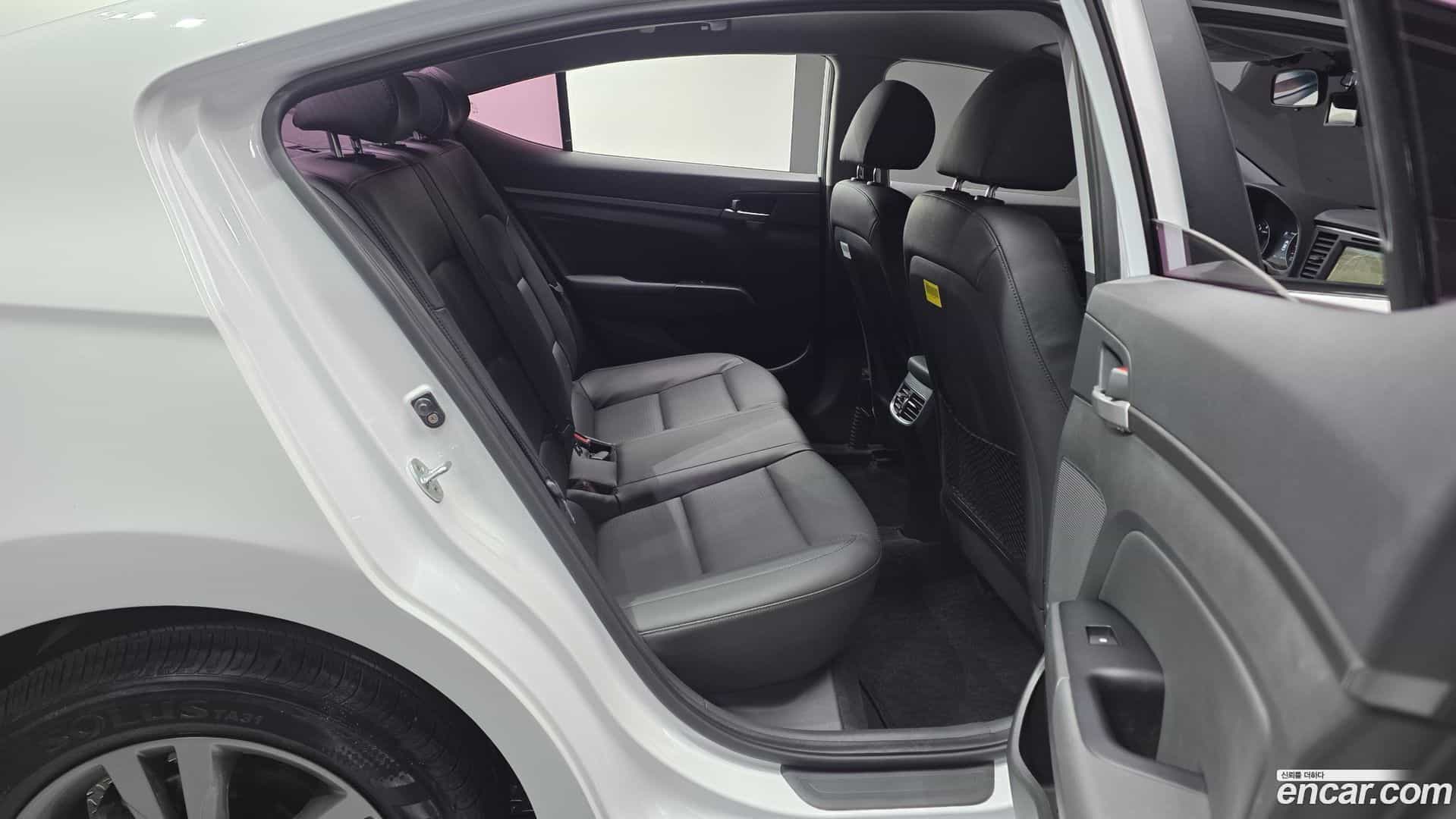 AVANTE Hyundai 2016.8-OPTION-015