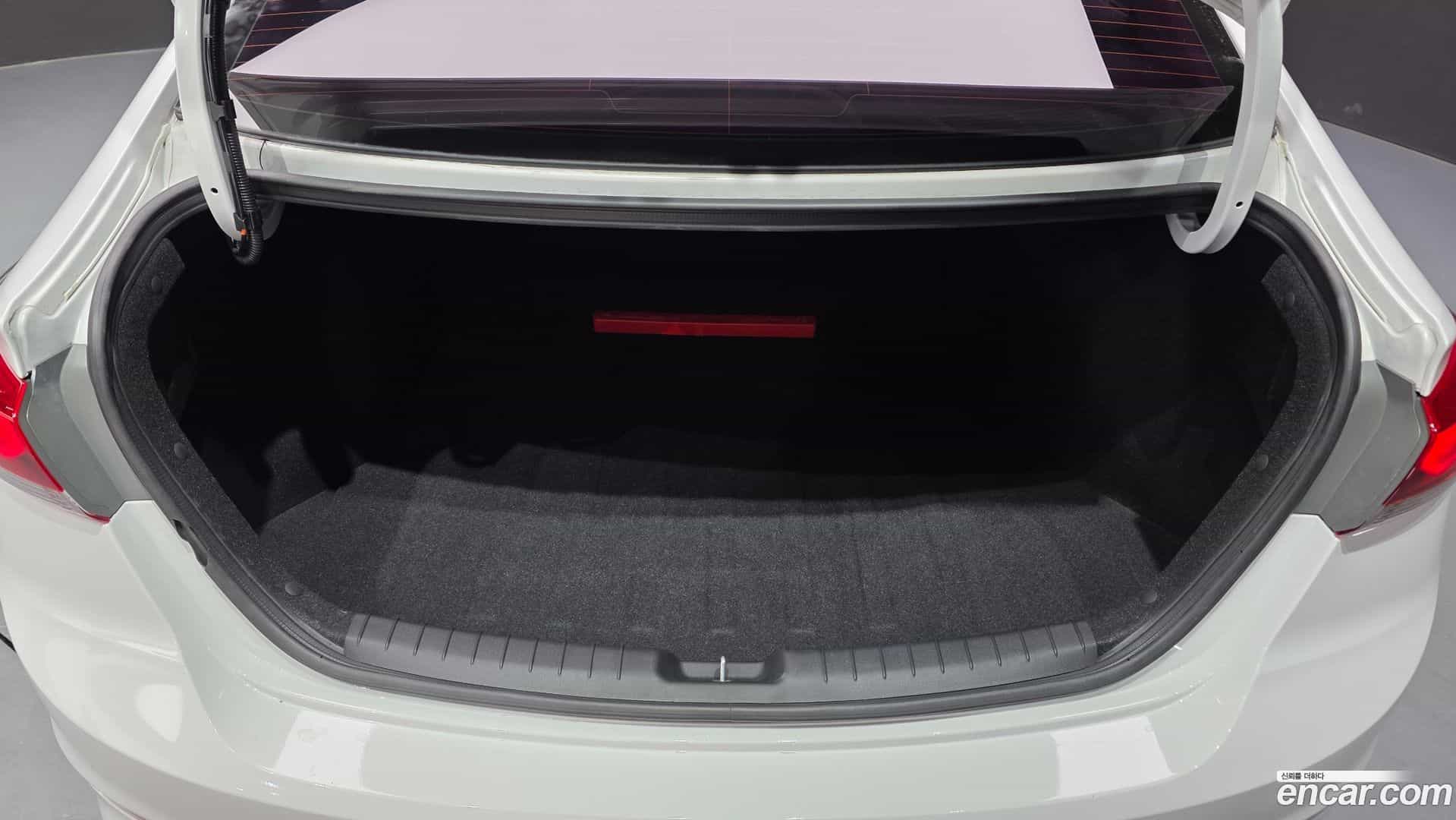 AVANTE Hyundai 2016.8-OPTION-020