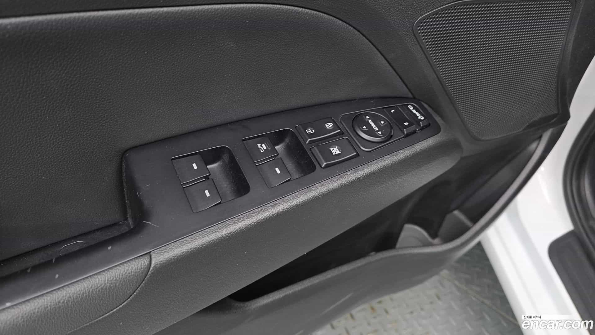 AVANTE Hyundai 2016.8-OPTION-023