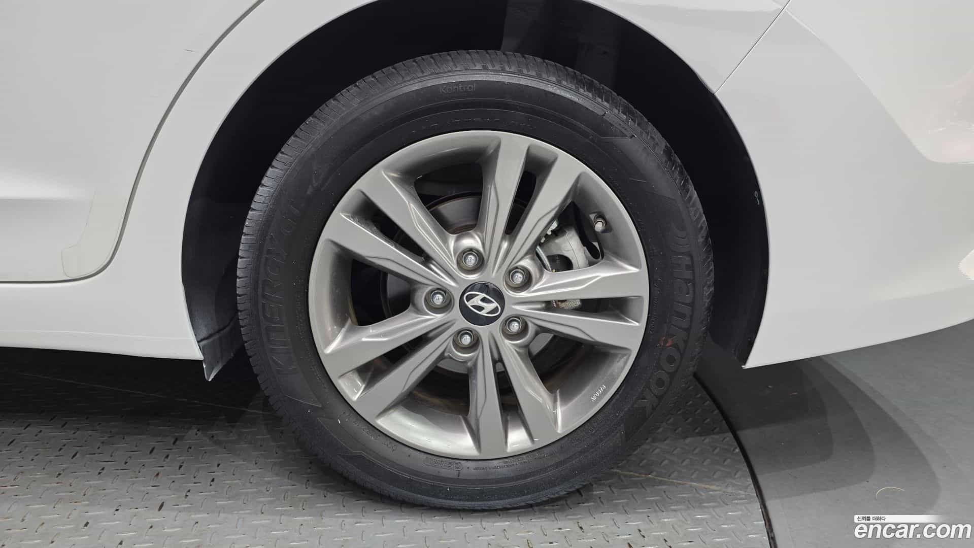 AVANTE Hyundai 2016.8-OUTER-031