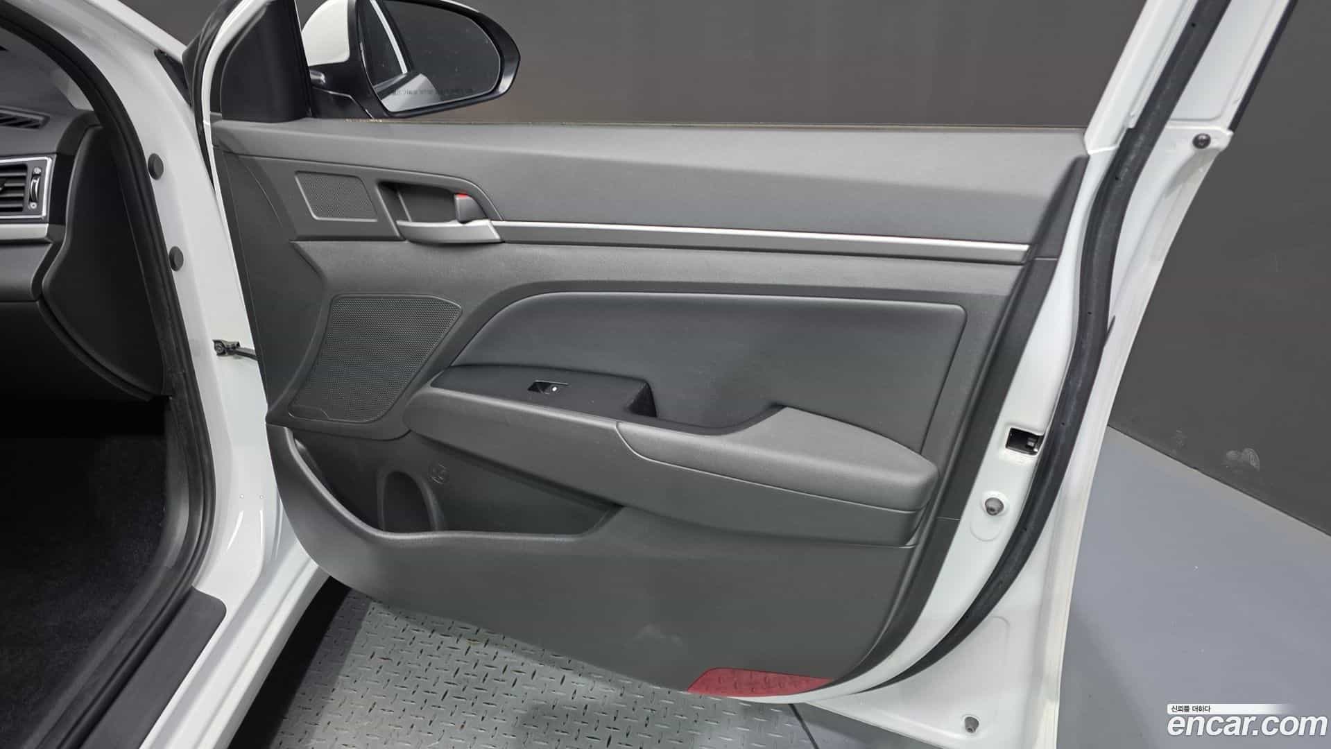 AVANTE Hyundai 2016.8-INNER-034