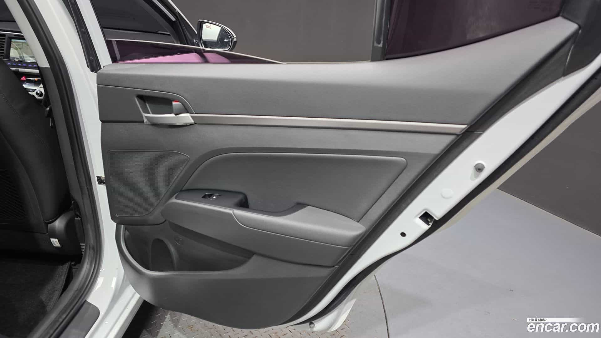 AVANTE Hyundai 2016.8-INNER-035
