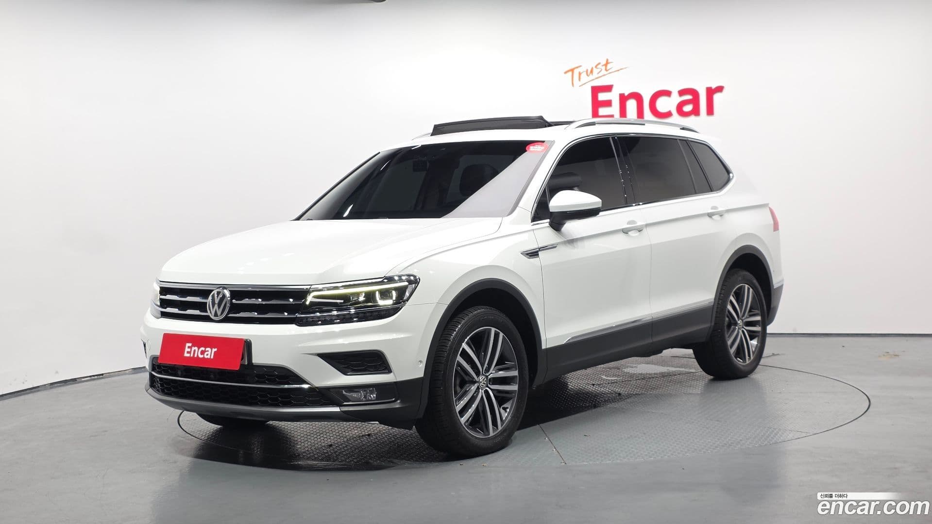 Main__Slider__Photo:Tiguan Volkswagen 2020.10-0