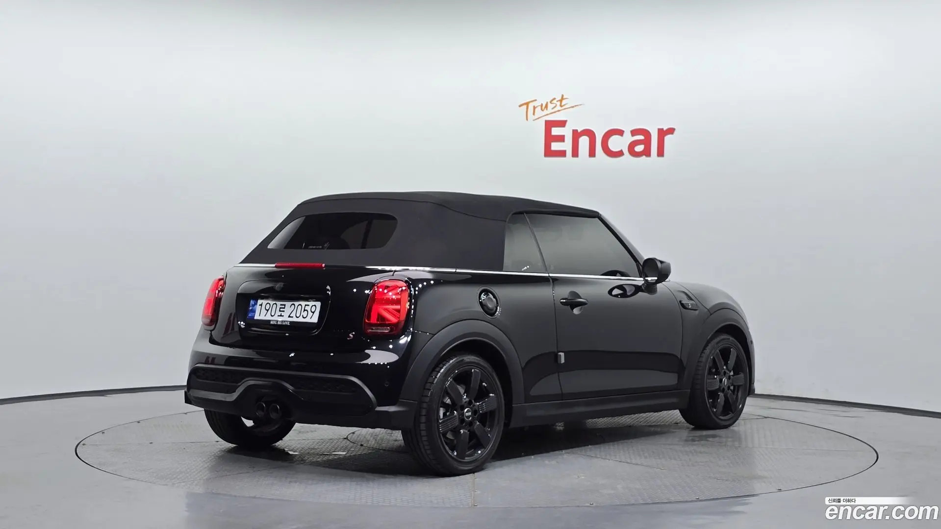 Main__Slider__Photo:Cooper Convertible Mini 2023.3-1