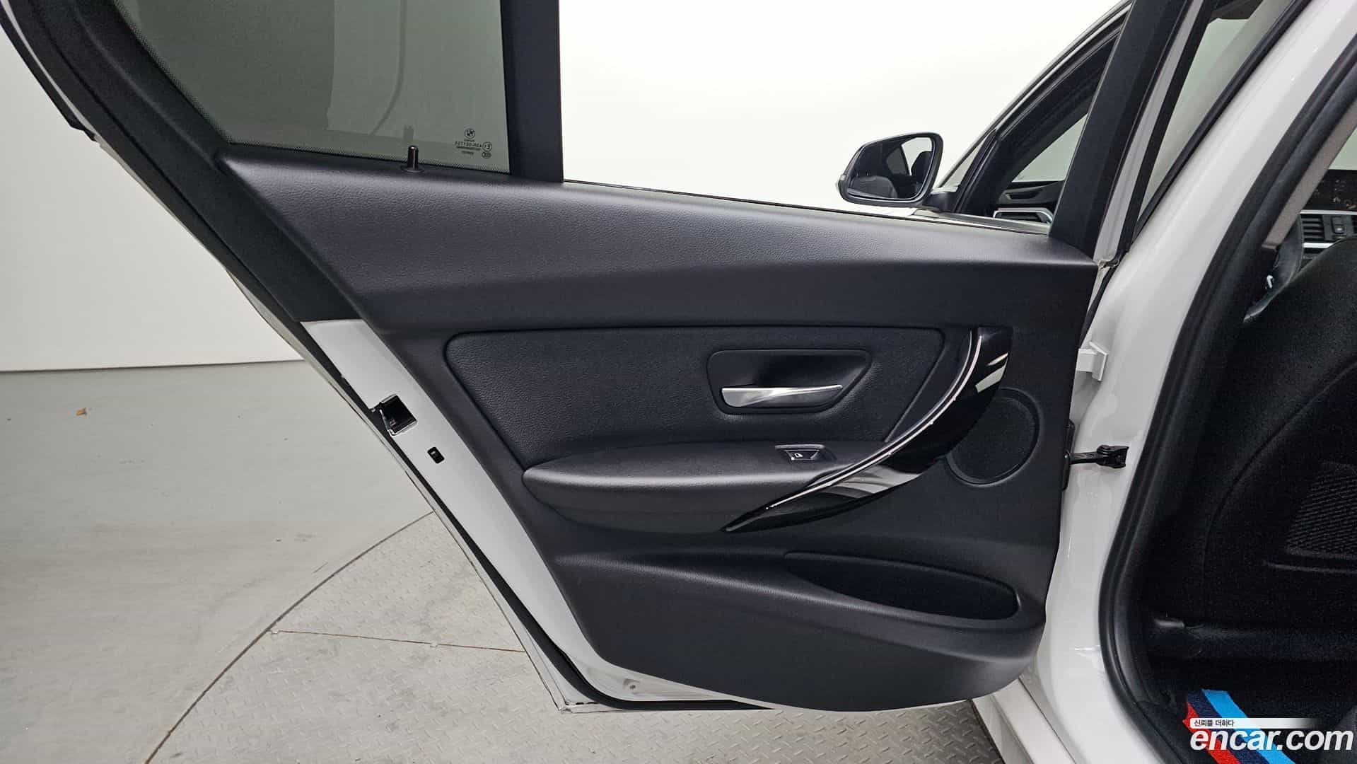 3-Series BMW 2018.11-INNER-035