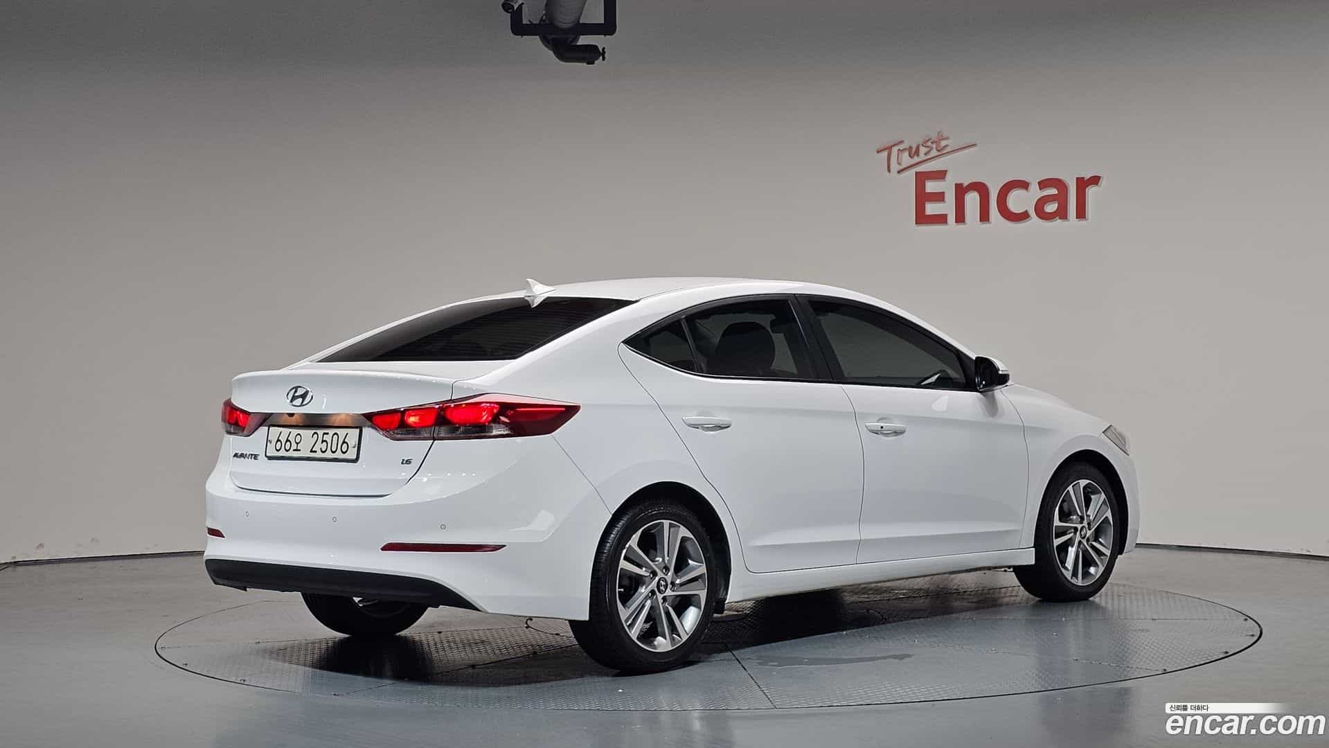 AVANTE Hyundai 2018.1-OUTER-002