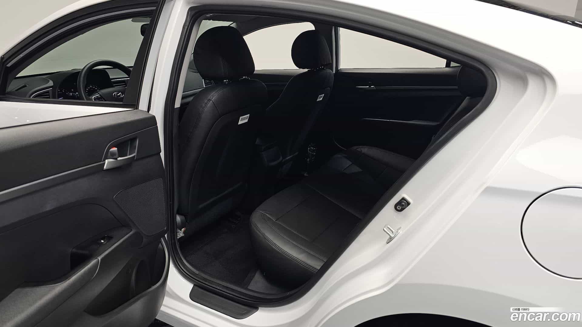 AVANTE Hyundai 2018.1-OPTION-015