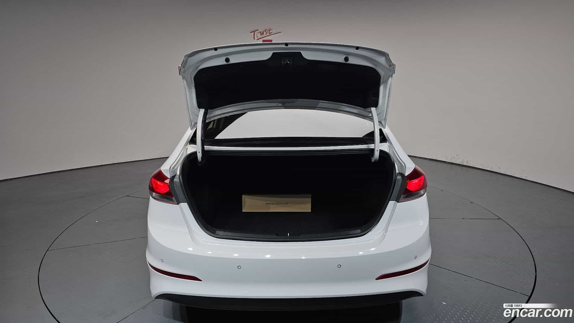AVANTE Hyundai 2018.1-OPTION-024