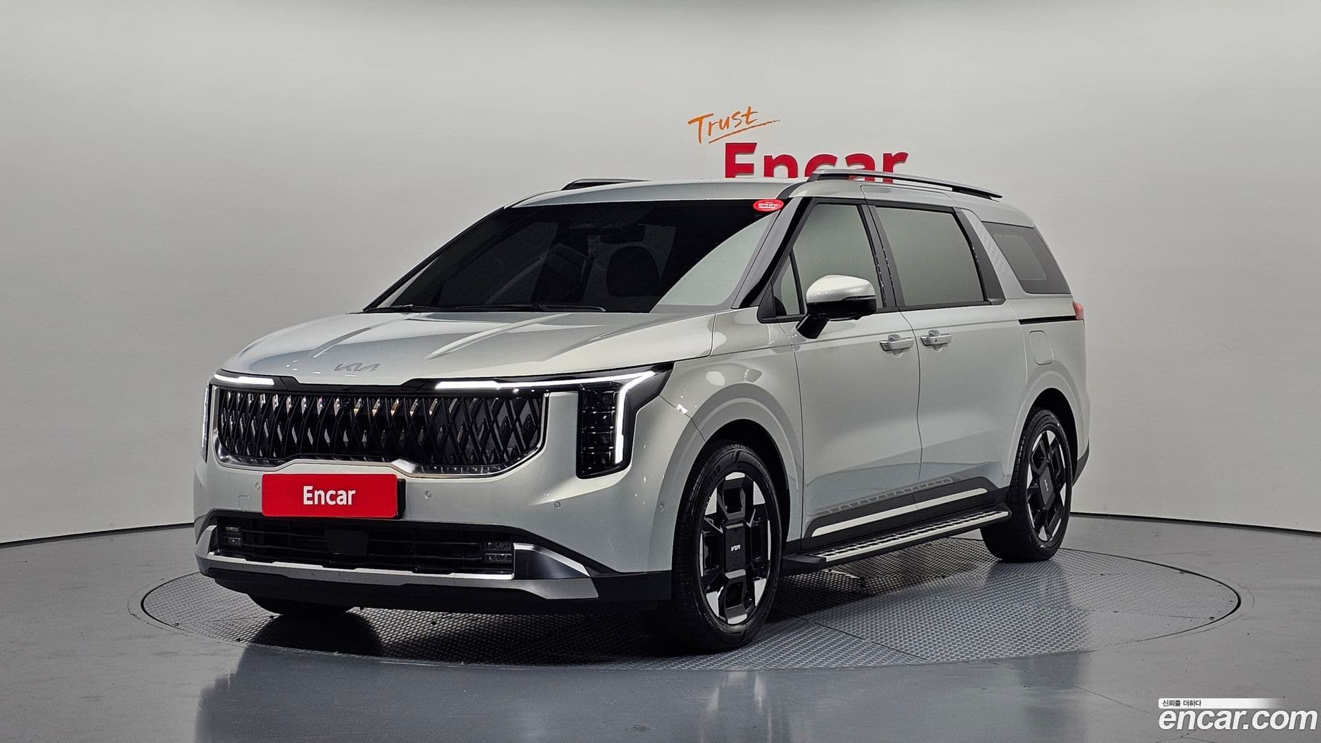 Main__Slider__Photo:Canival Kia 2025.8-0