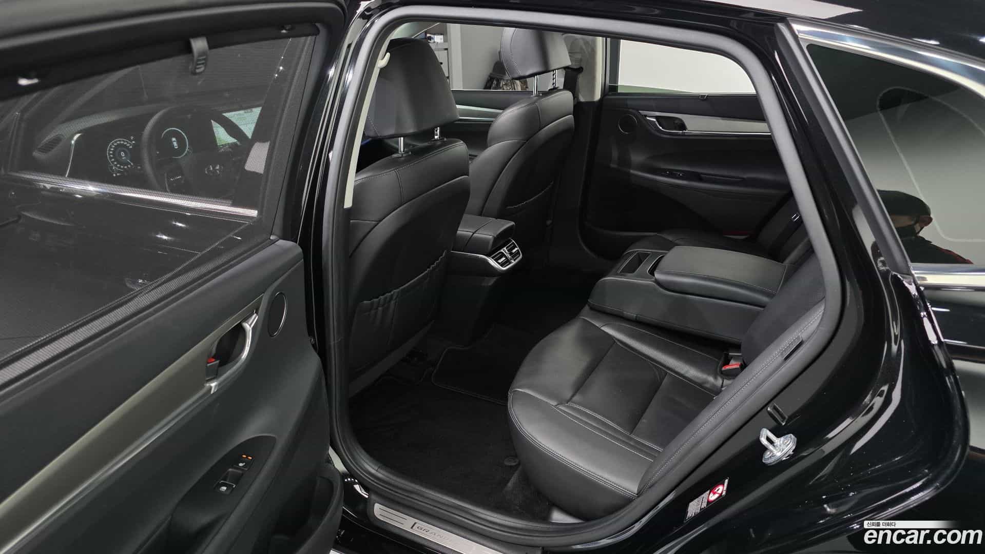 Grandeur Hyundai 2022.5-OPTION-015