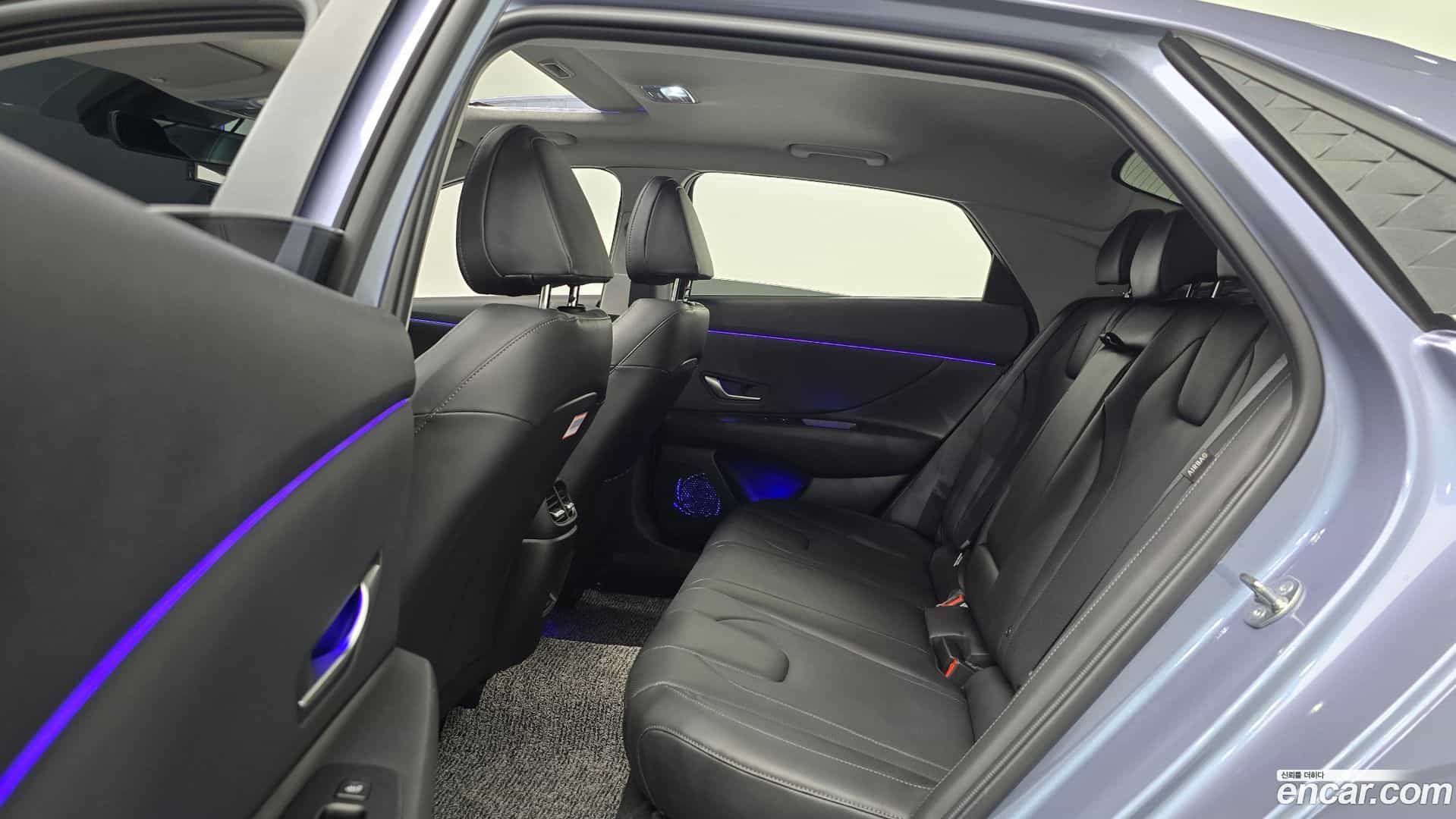 AVANTE Hyundai 2023.10-OPTION-016