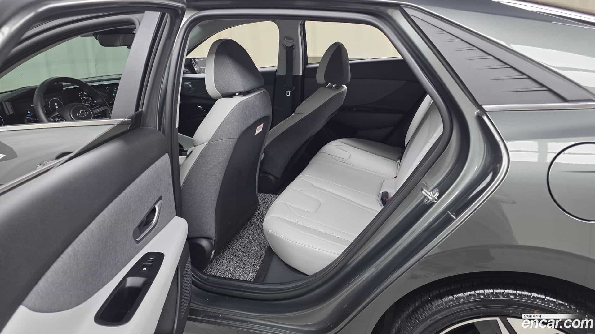 AVANTE Hyundai 2022.8-OPTION-015