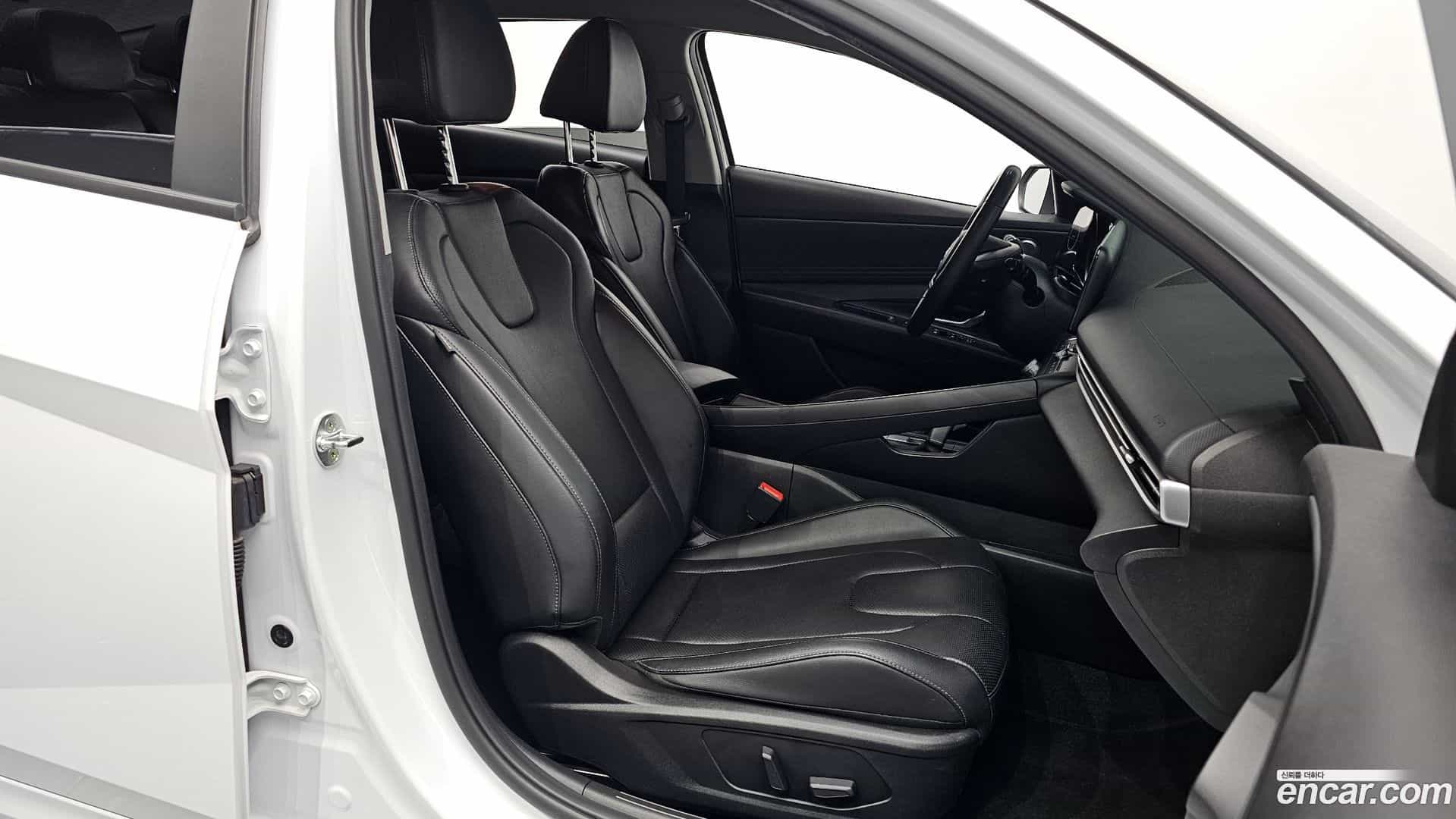 AVANTE Hyundai 2022.5-OPTION-015