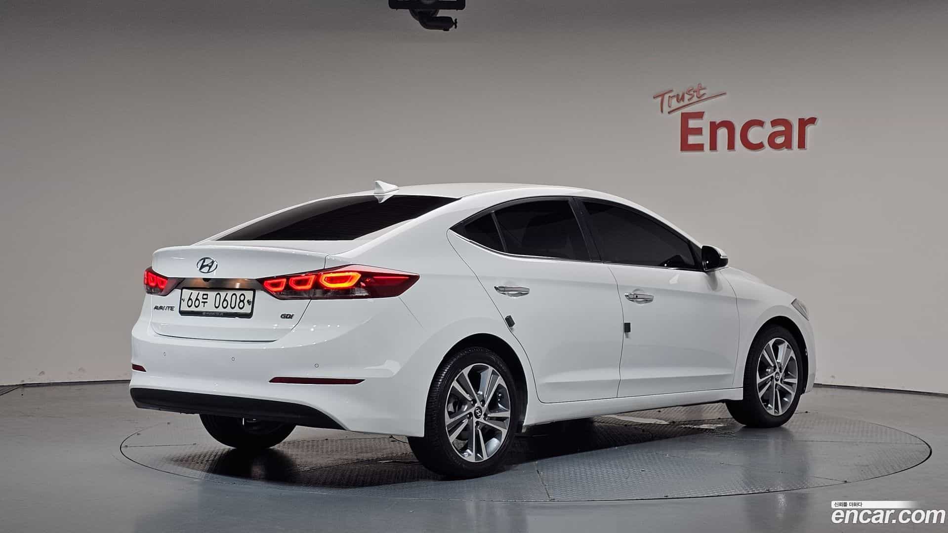 AVANTE Hyundai 2015.9-OUTER-002
