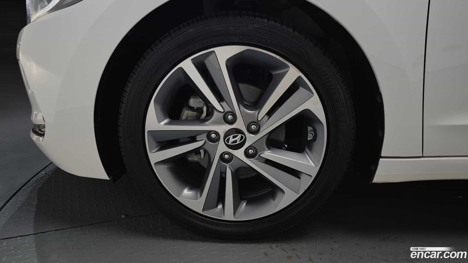 AVANTE Hyundai 2015.9-OUTER-005