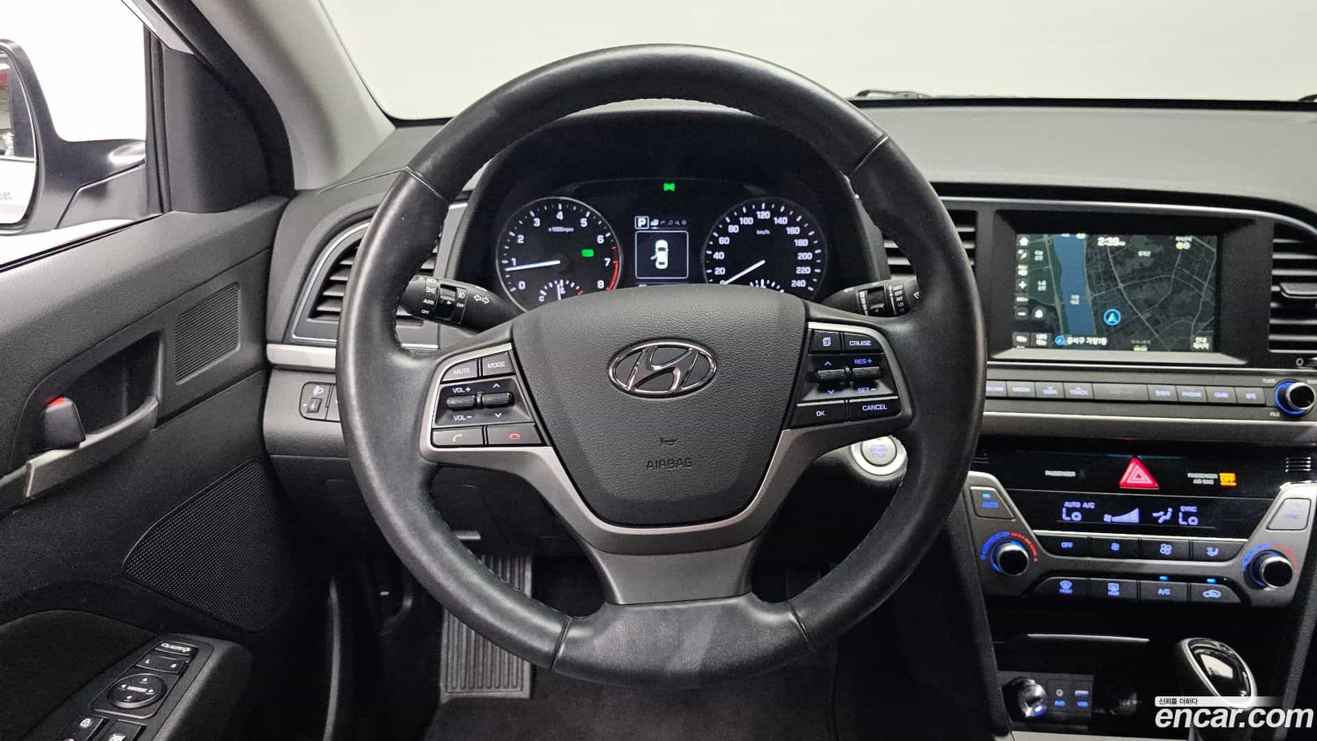 AVANTE Hyundai 2015.9-OPTION-016
