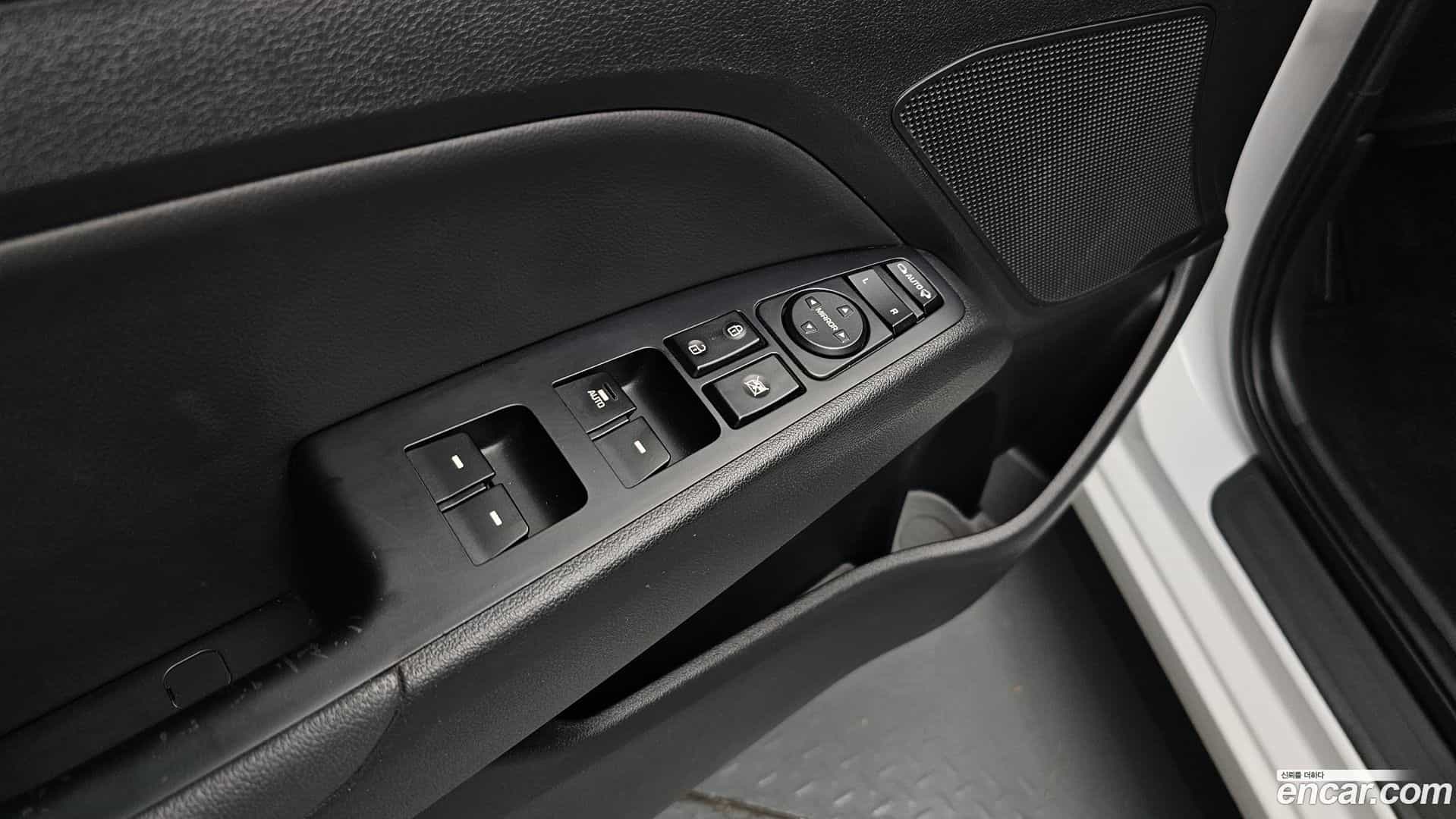 AVANTE Hyundai 2015.9-OPTION-020