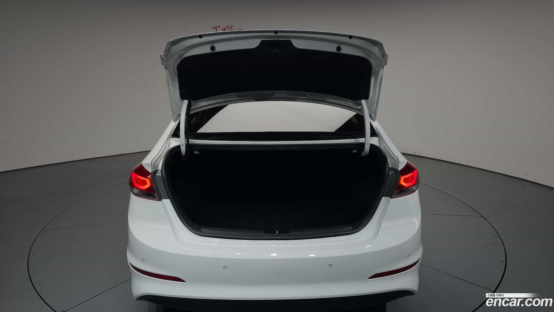 AVANTE Hyundai 2015.9-OPTION-024
