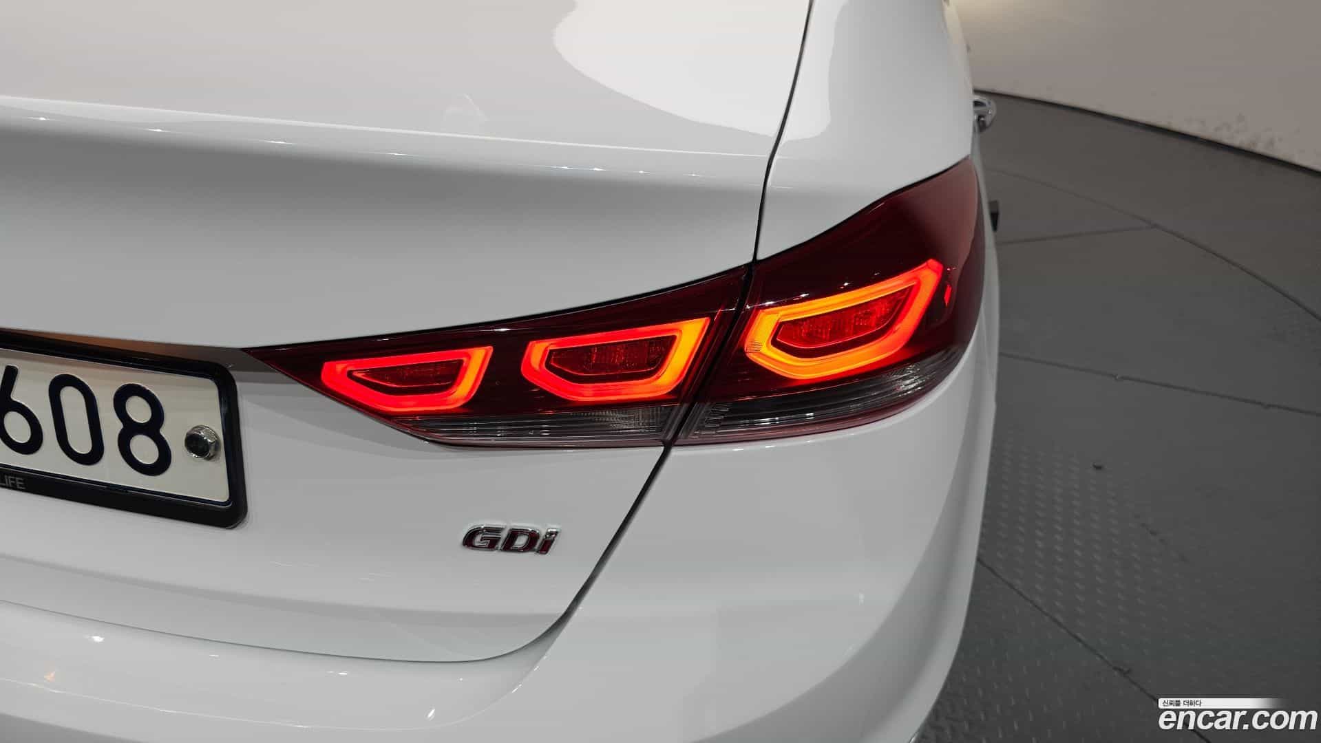 AVANTE Hyundai 2015.9-OUTER-033