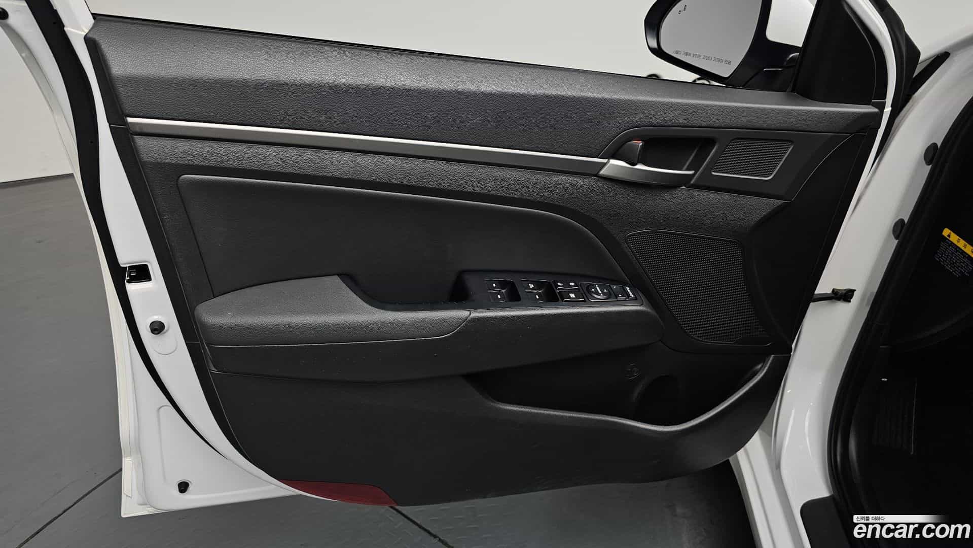 AVANTE Hyundai 2015.9-INNER-034
