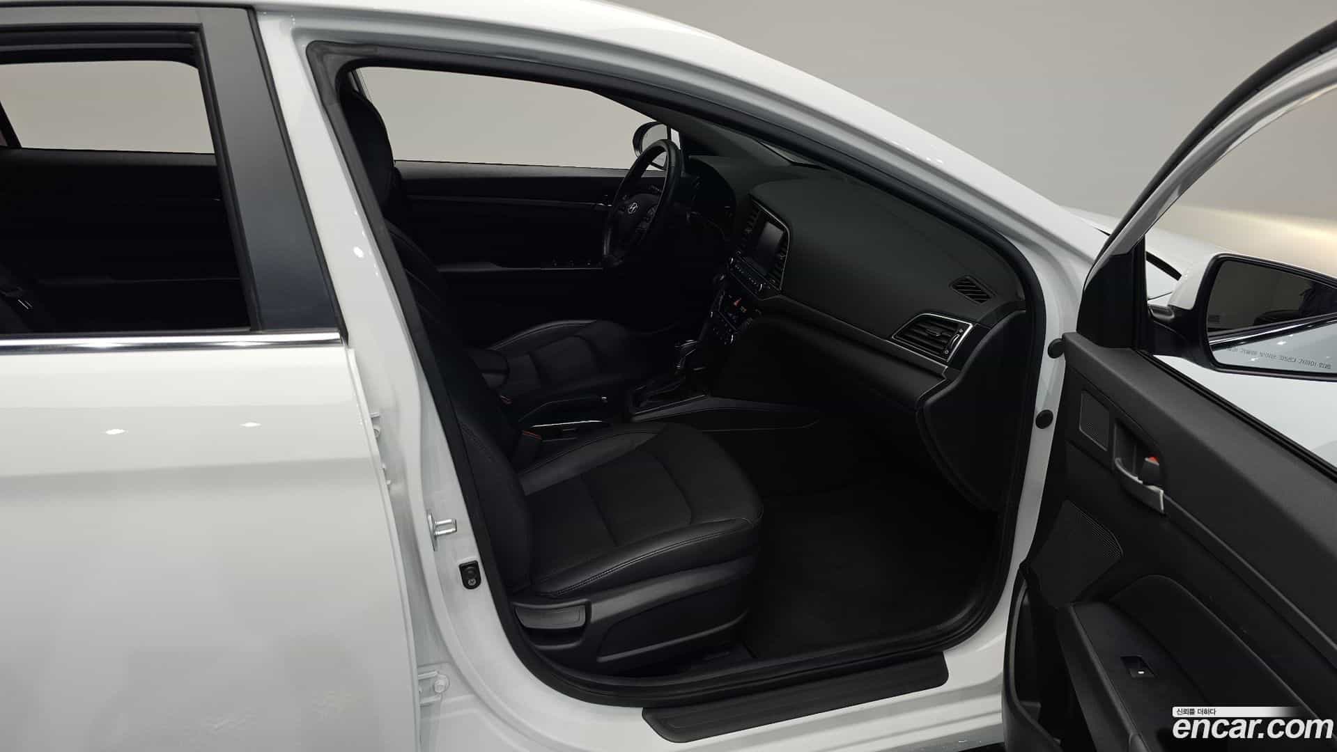 AVANTE Hyundai 2015.9-INNER-036