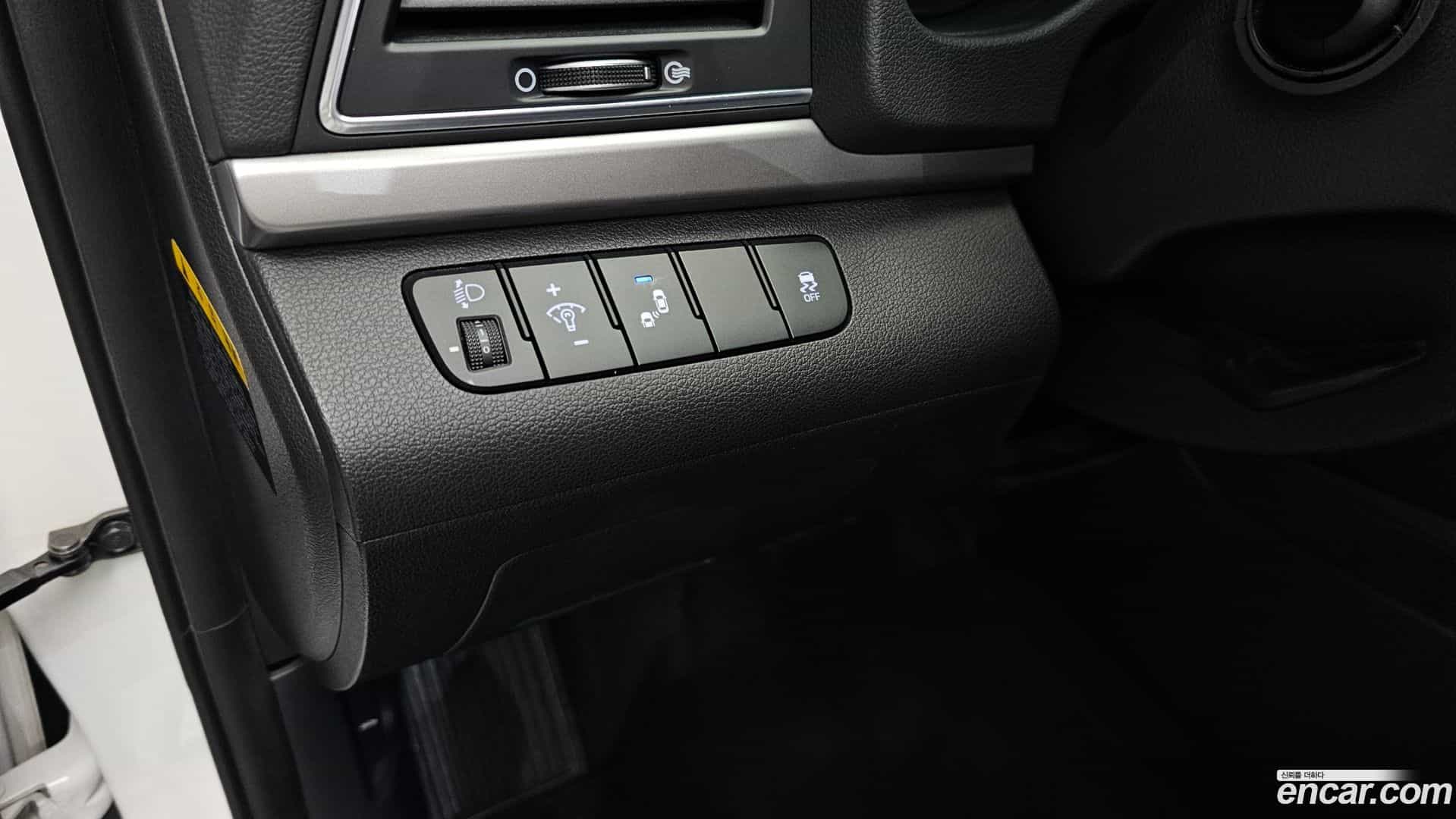 AVANTE Hyundai 2015.9-OPTION-040