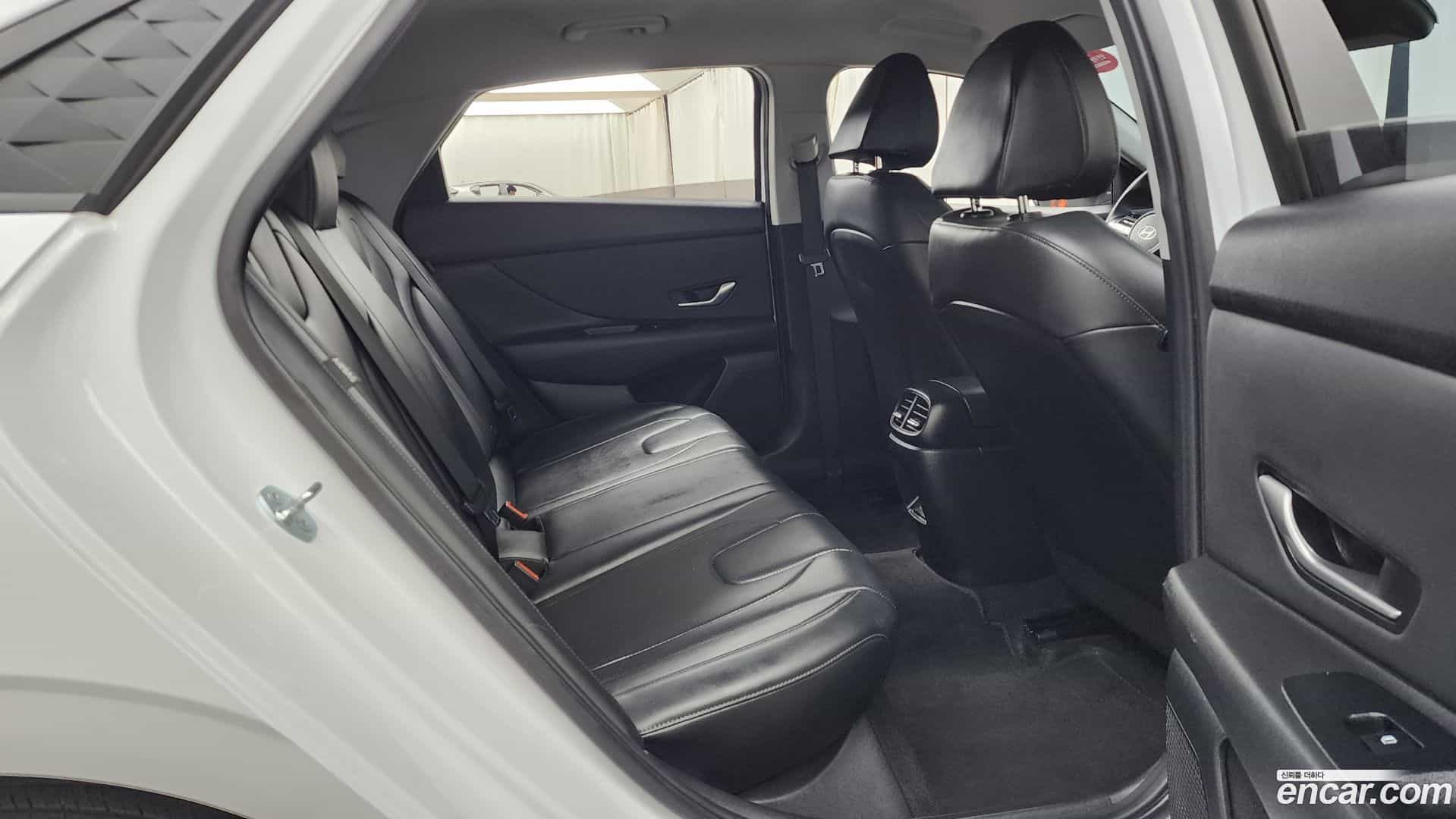 AVANTE Hyundai 2024.10-OPTION-016