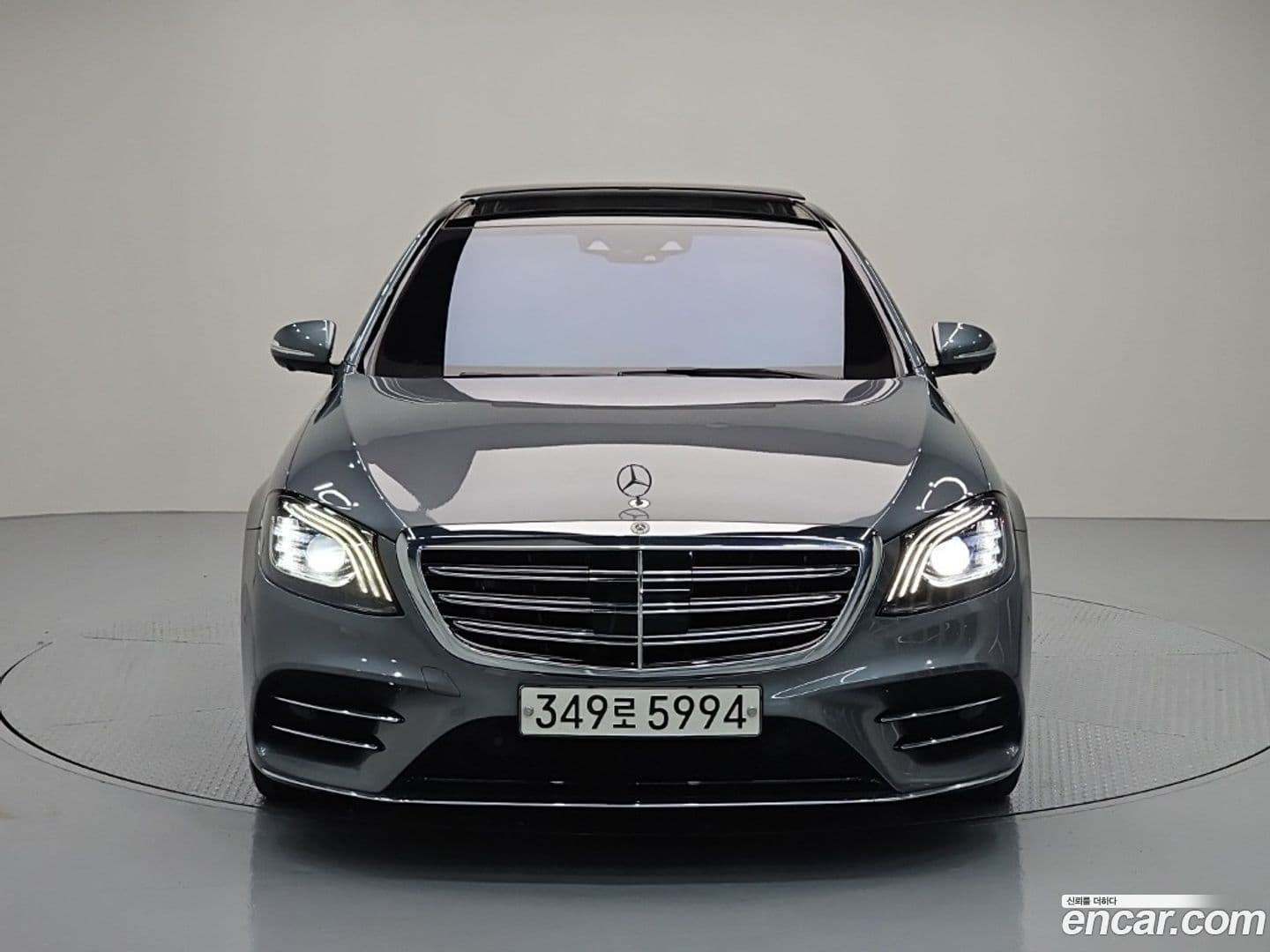 Main__Slider__Photo:S-Class Mercedes-Benz 2020.8-0