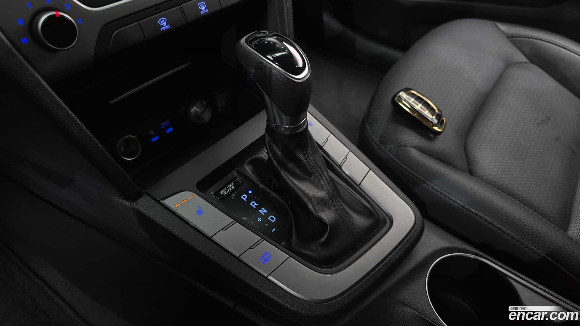 AVANTE Hyundai 2018.5-INNER-009