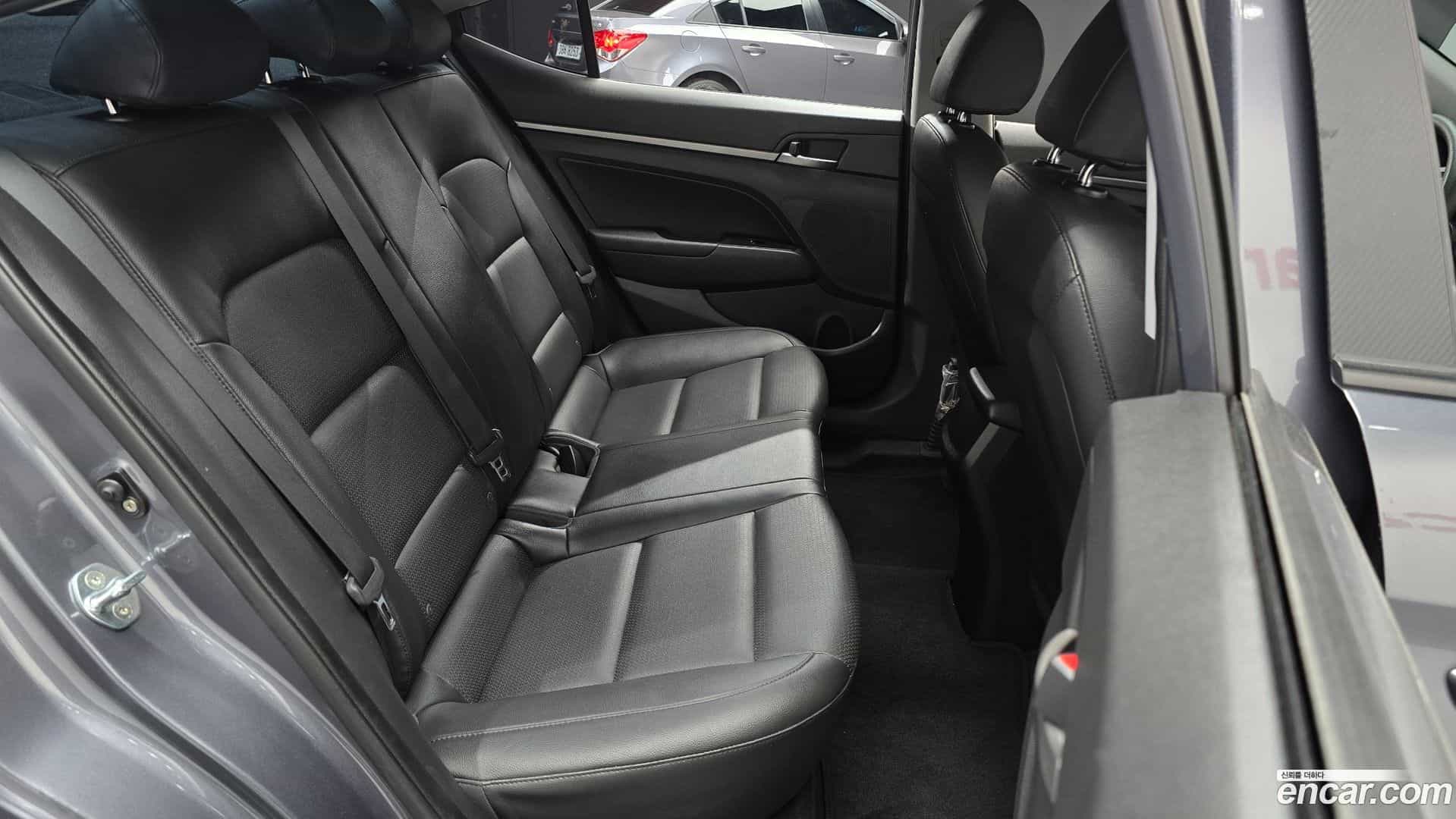 AVANTE Hyundai 2018.5-OPTION-015