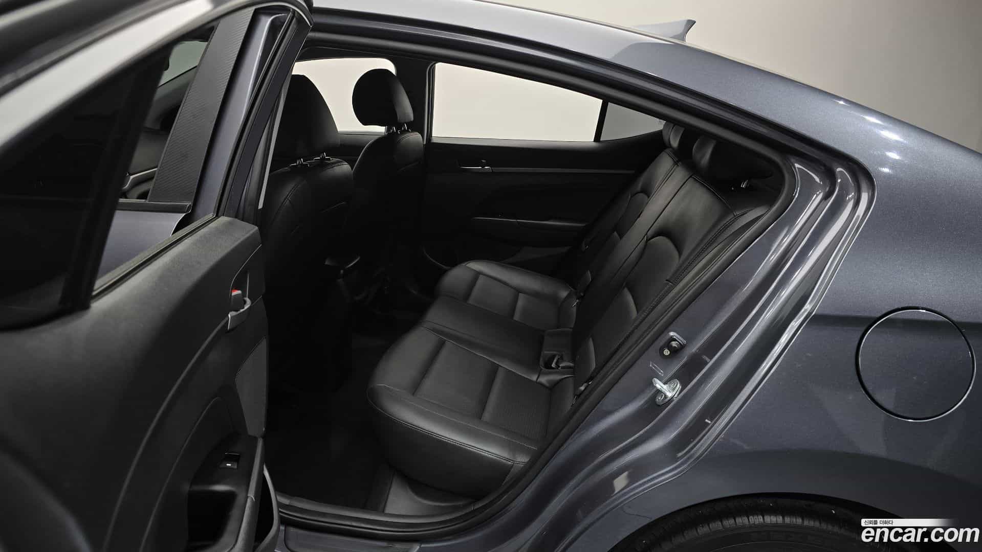 AVANTE Hyundai 2018.5-OPTION-016