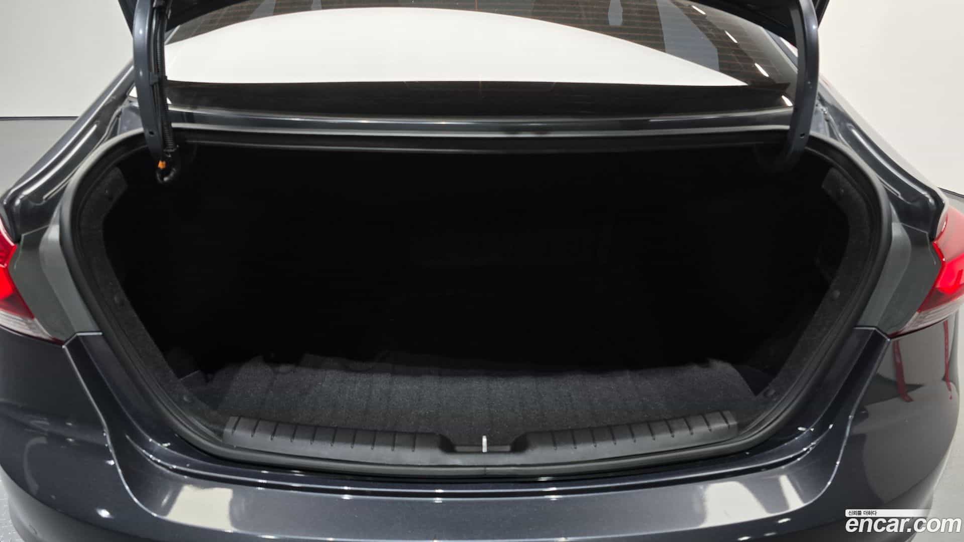 AVANTE Hyundai 2018.5-OPTION-024