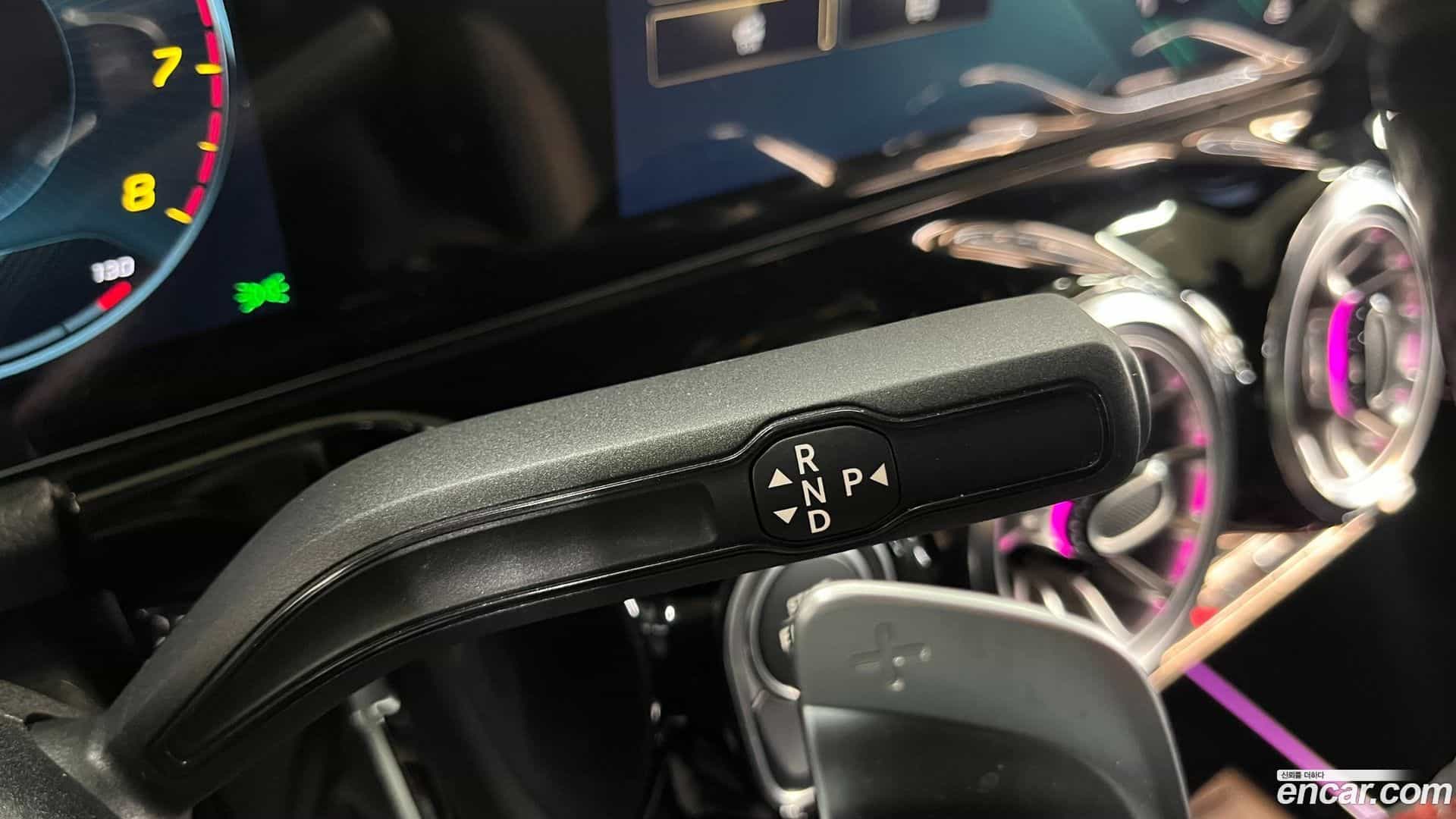 GLA-Class Mercedes-Benz 2022.11-INNER-009