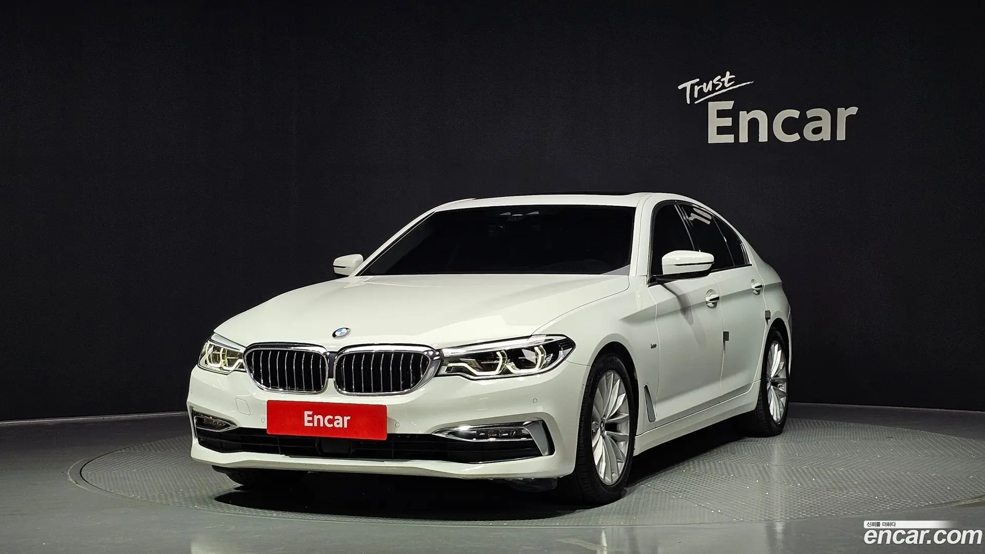 Main__Slider__Photo:5-Series BMW 2018.6-0
