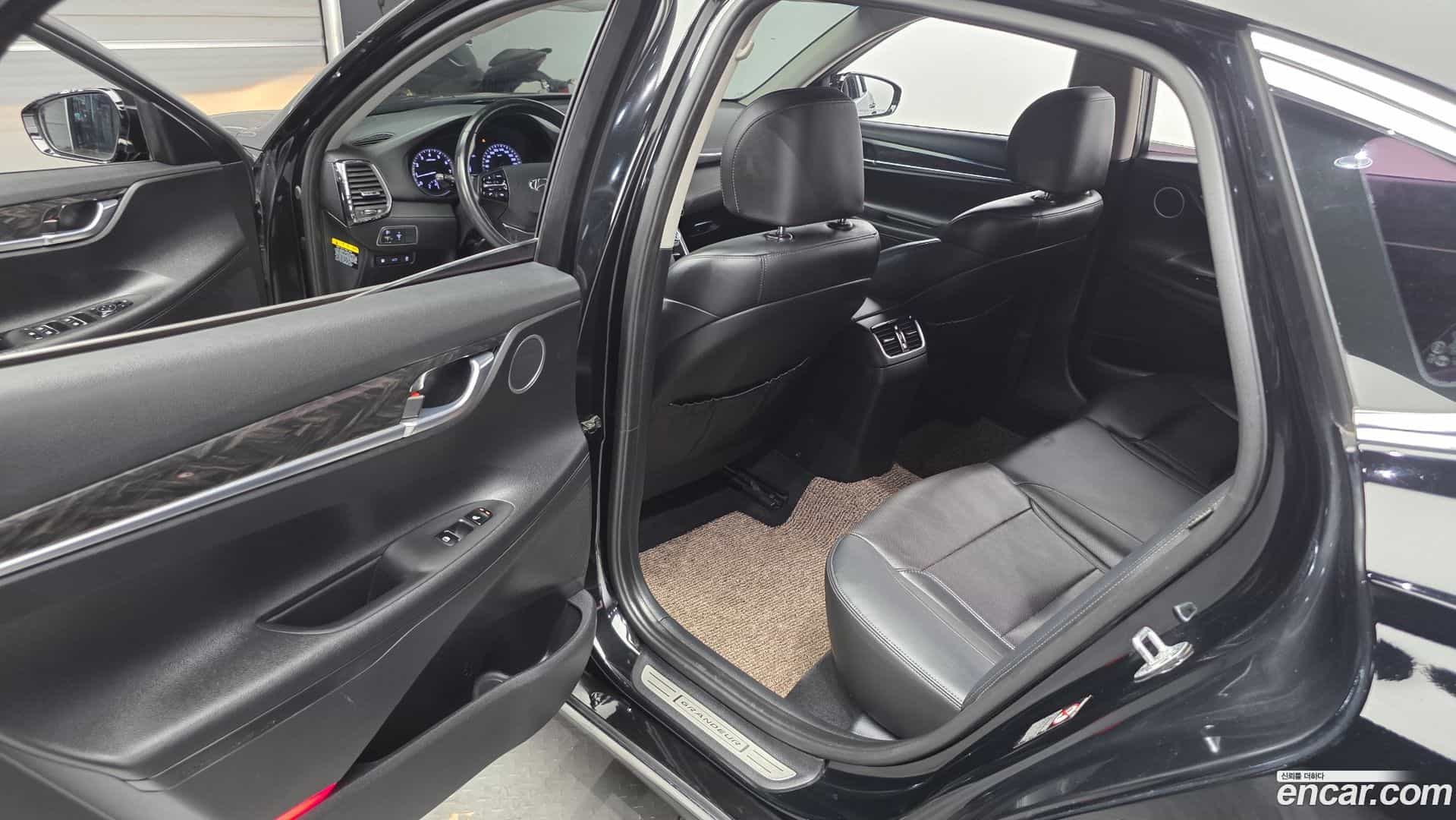 Grandeur Hyundai 2017.4-OPTION-015