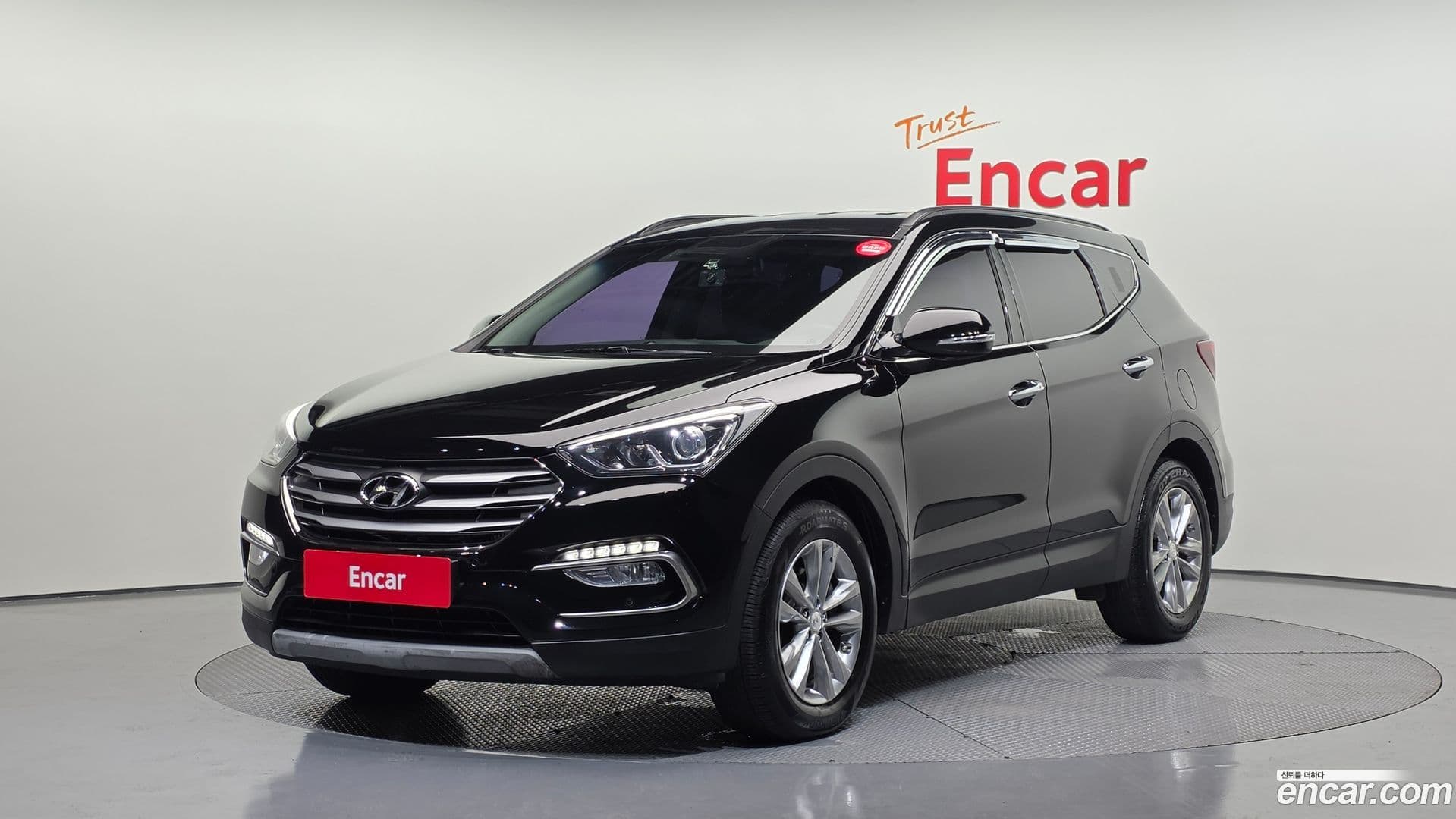 Main__Slider__Photo:Santafe Hyundai 2017.4-0