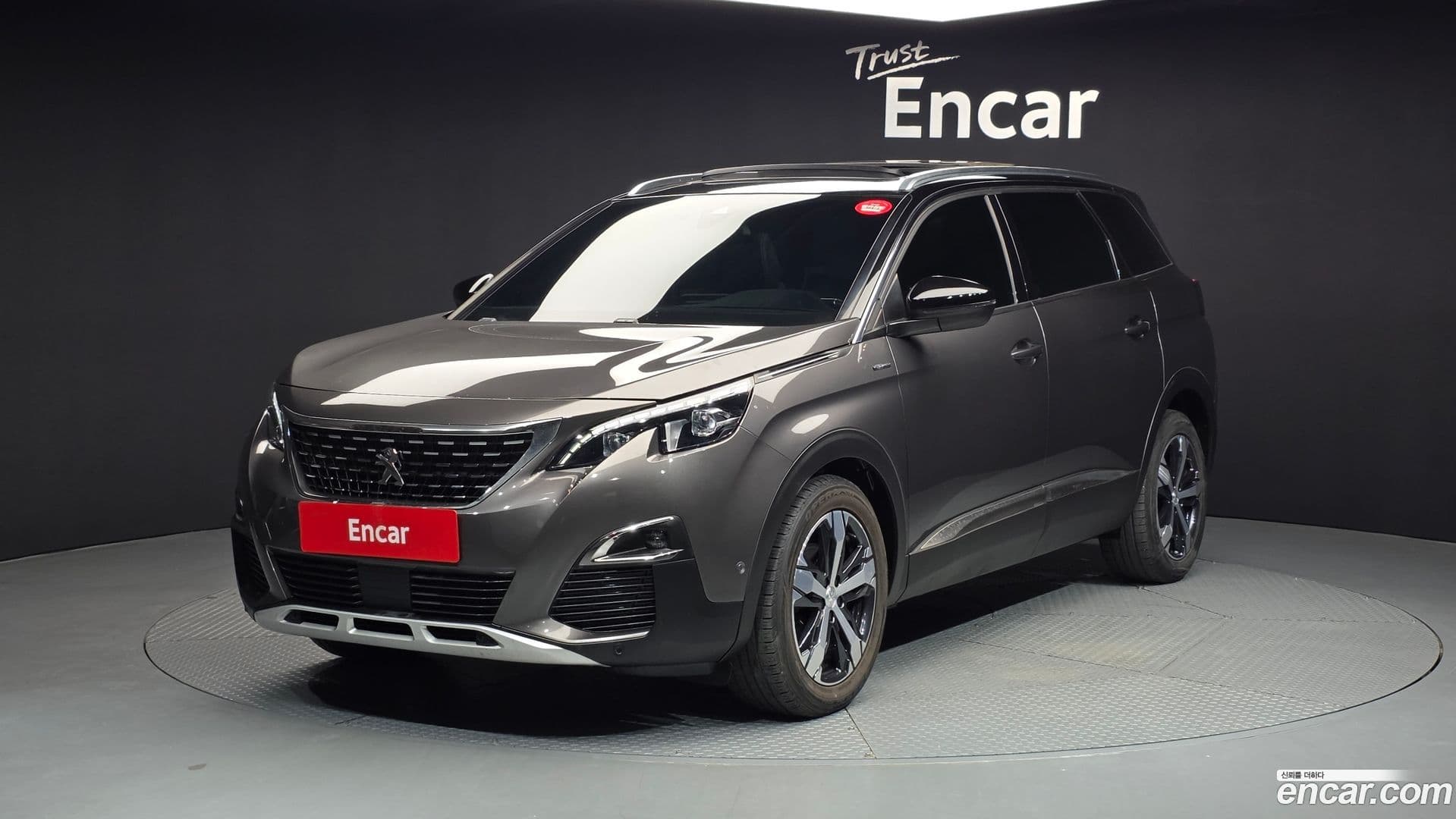 Main__Slider__Photo:5008 Peugeot 2019.6-0